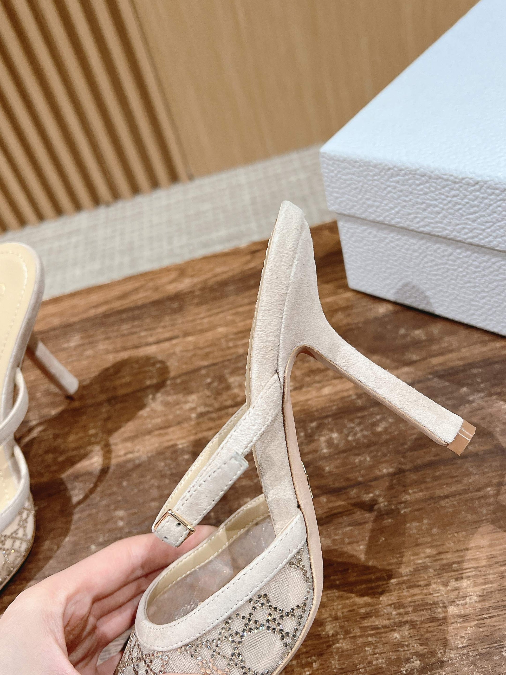 Dior 2025“Starry Galaxy” New Pumps, Beige