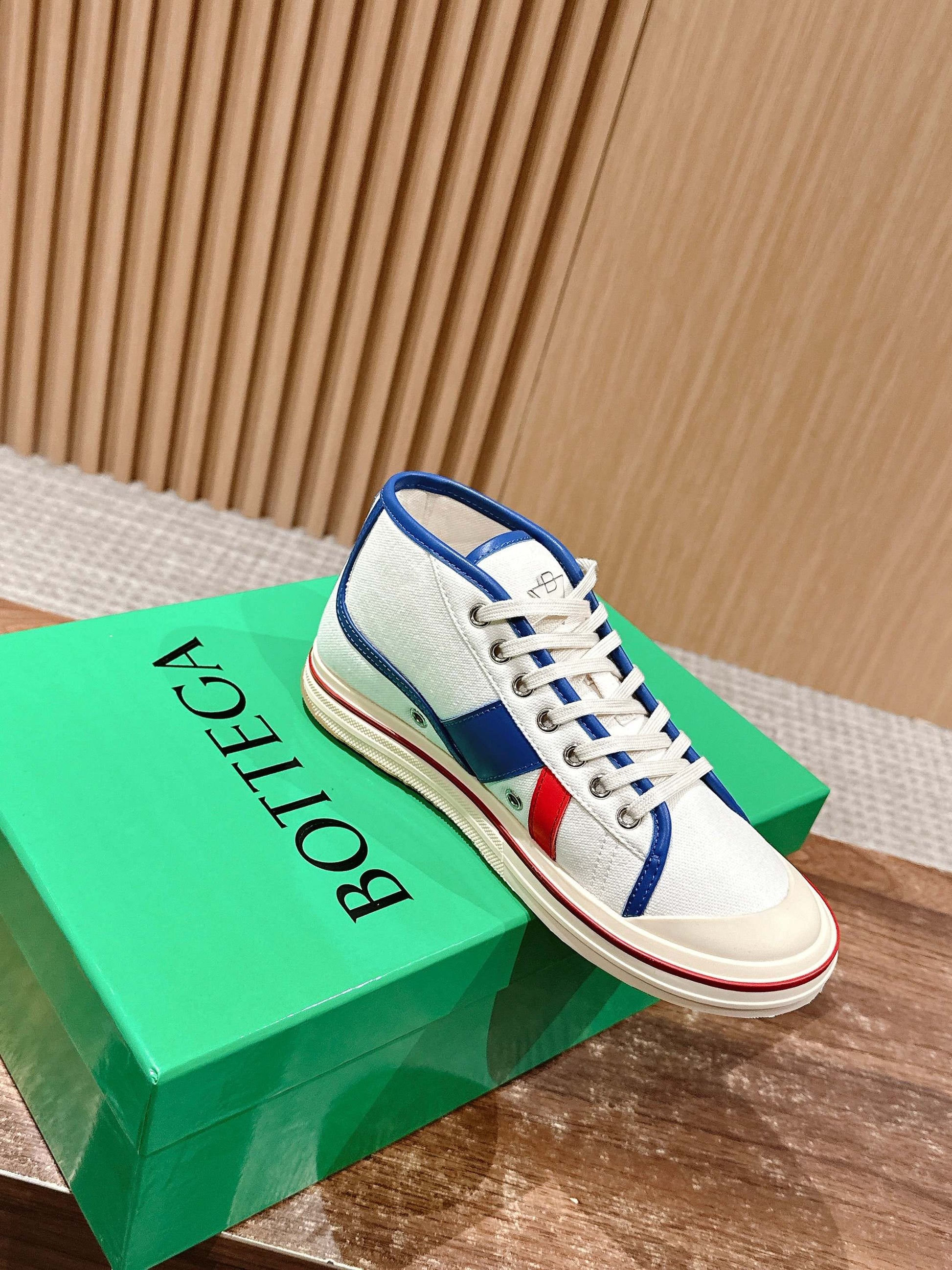Bottega Veneta Retro Eliot Sneakers, Blue