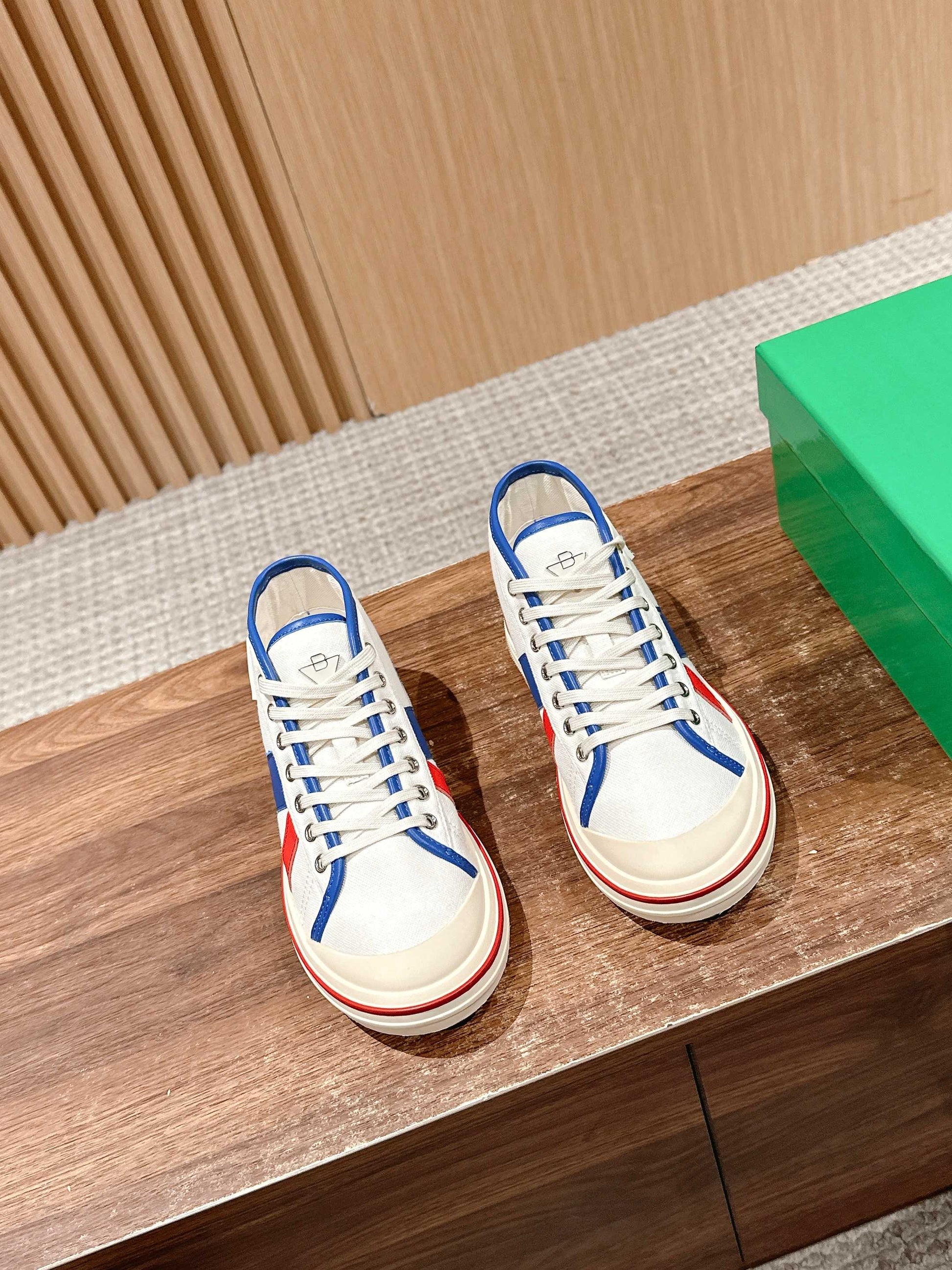 Bottega Veneta Retro Eliot Sneakers, Blue