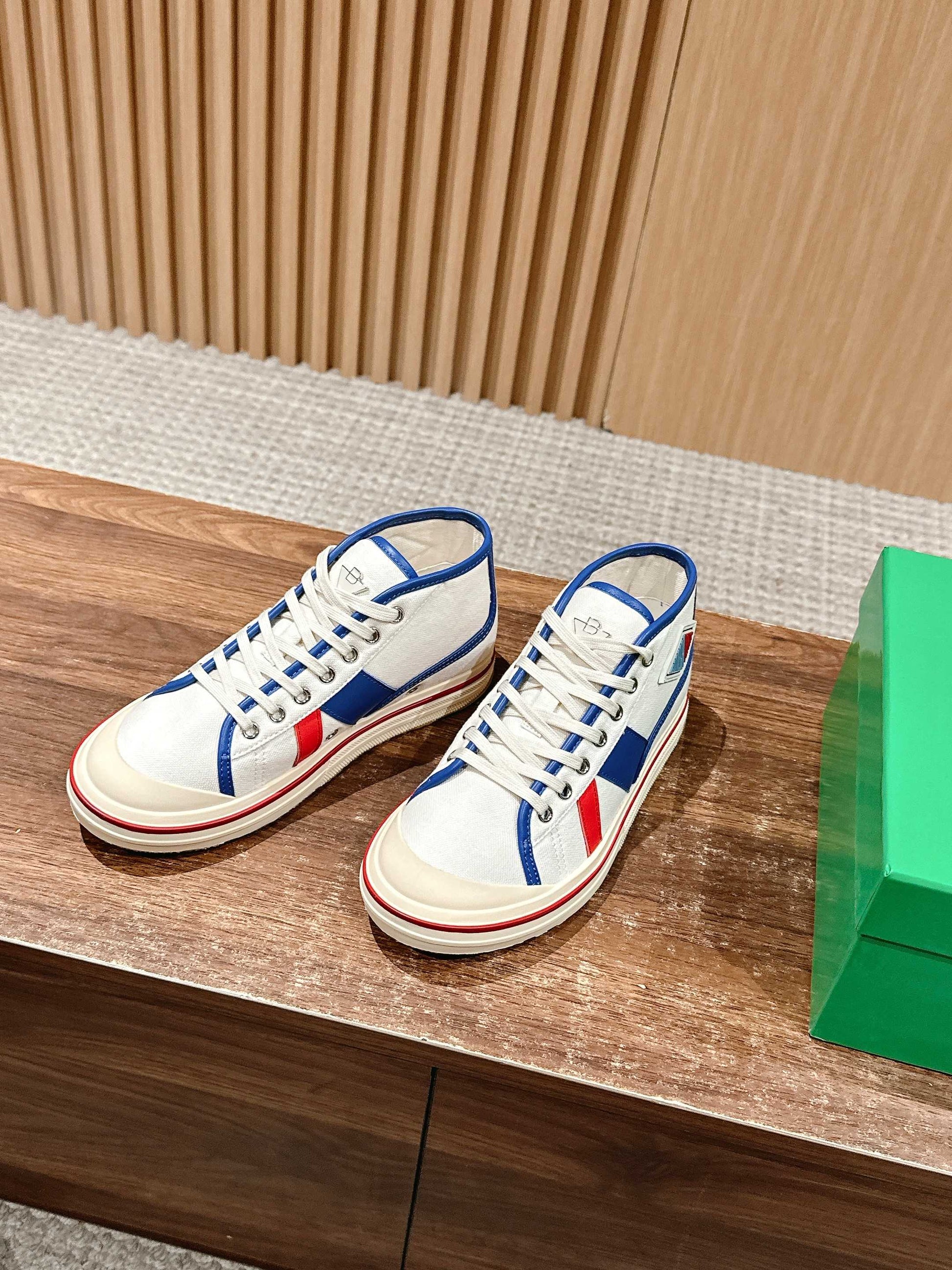 Bottega Veneta Retro Eliot Sneakers, Blue