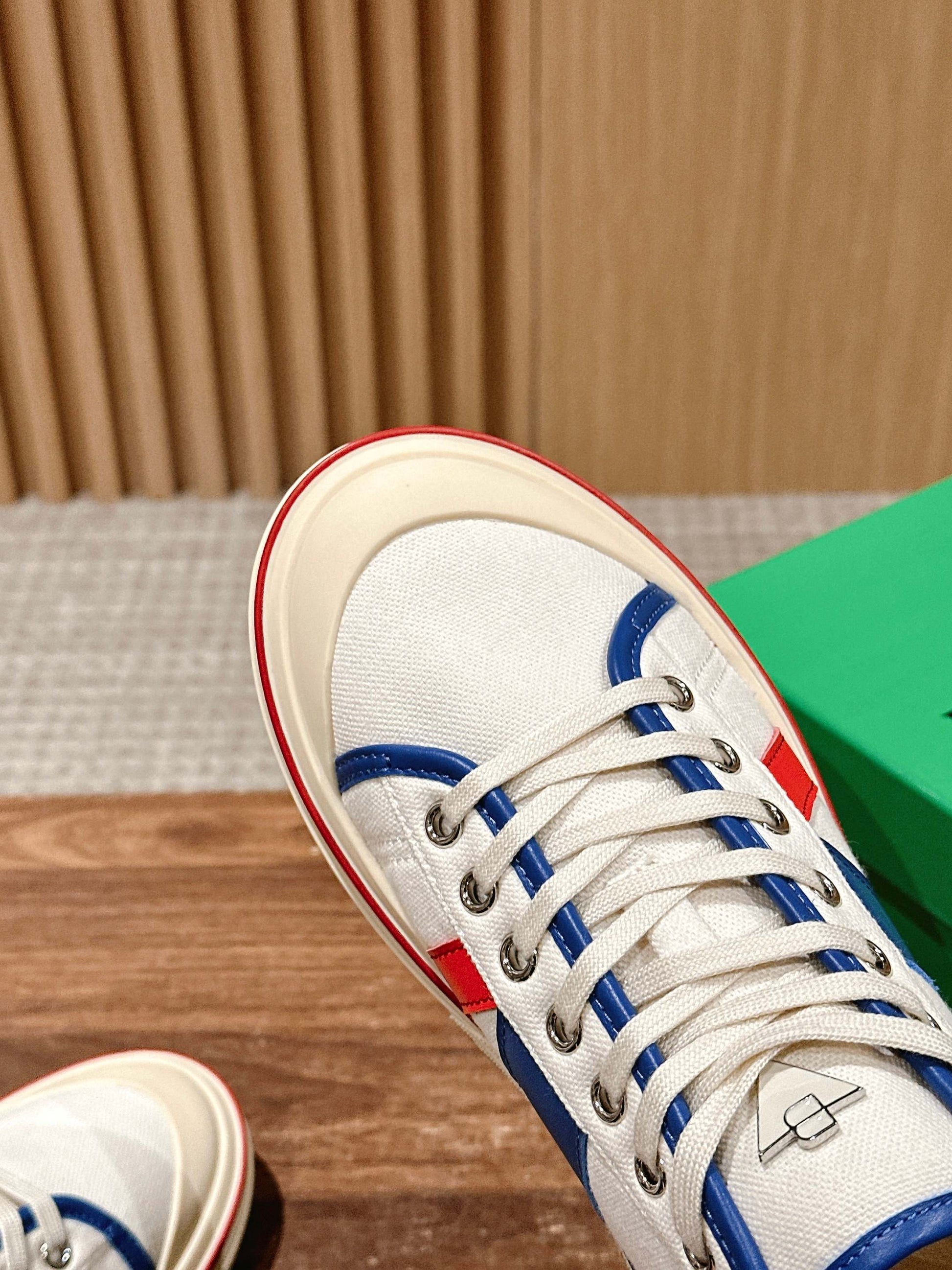 Bottega Veneta Retro Eliot Sneakers, Blue