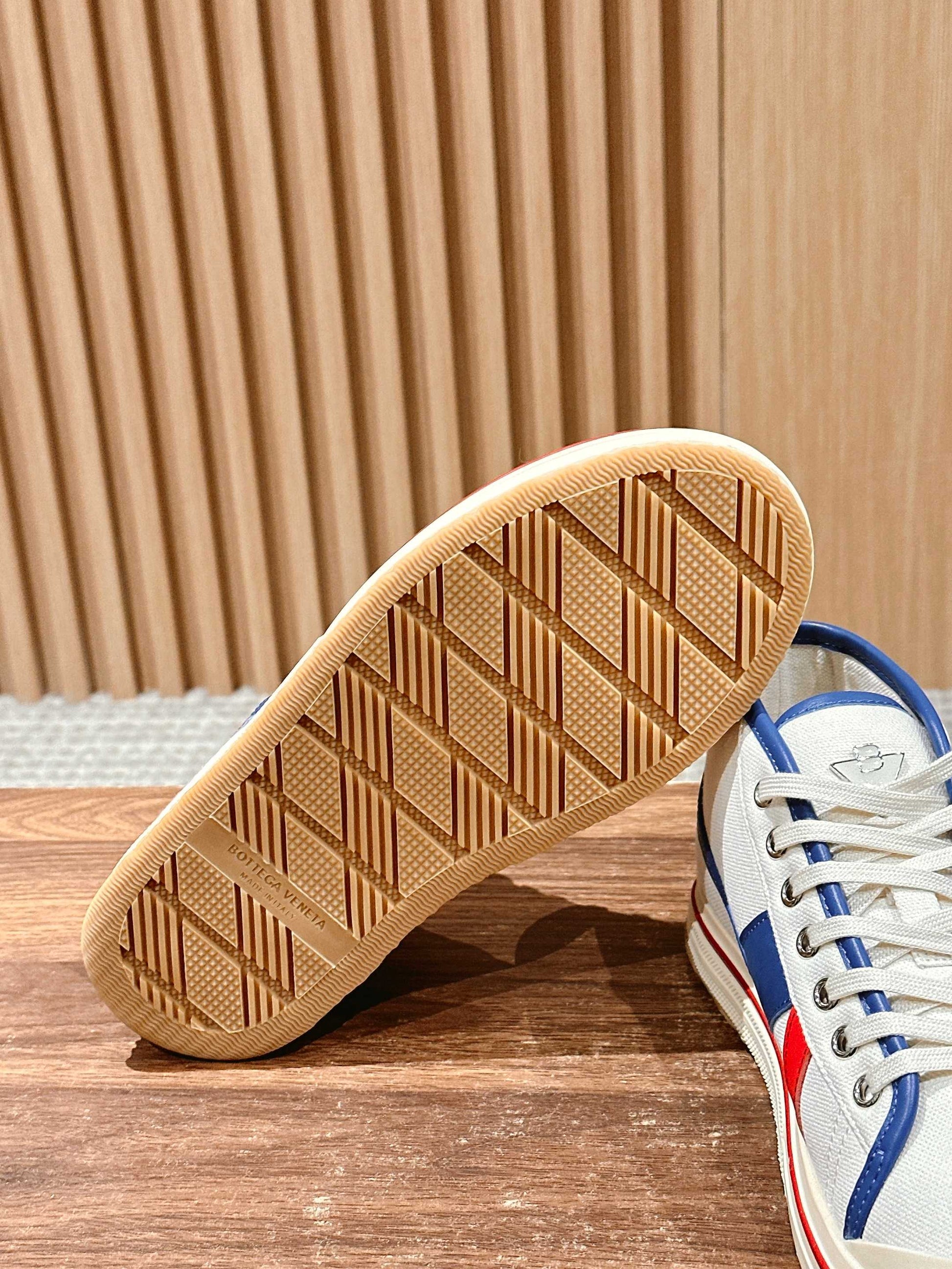 Bottega Veneta Retro Eliot Sneakers, Blue