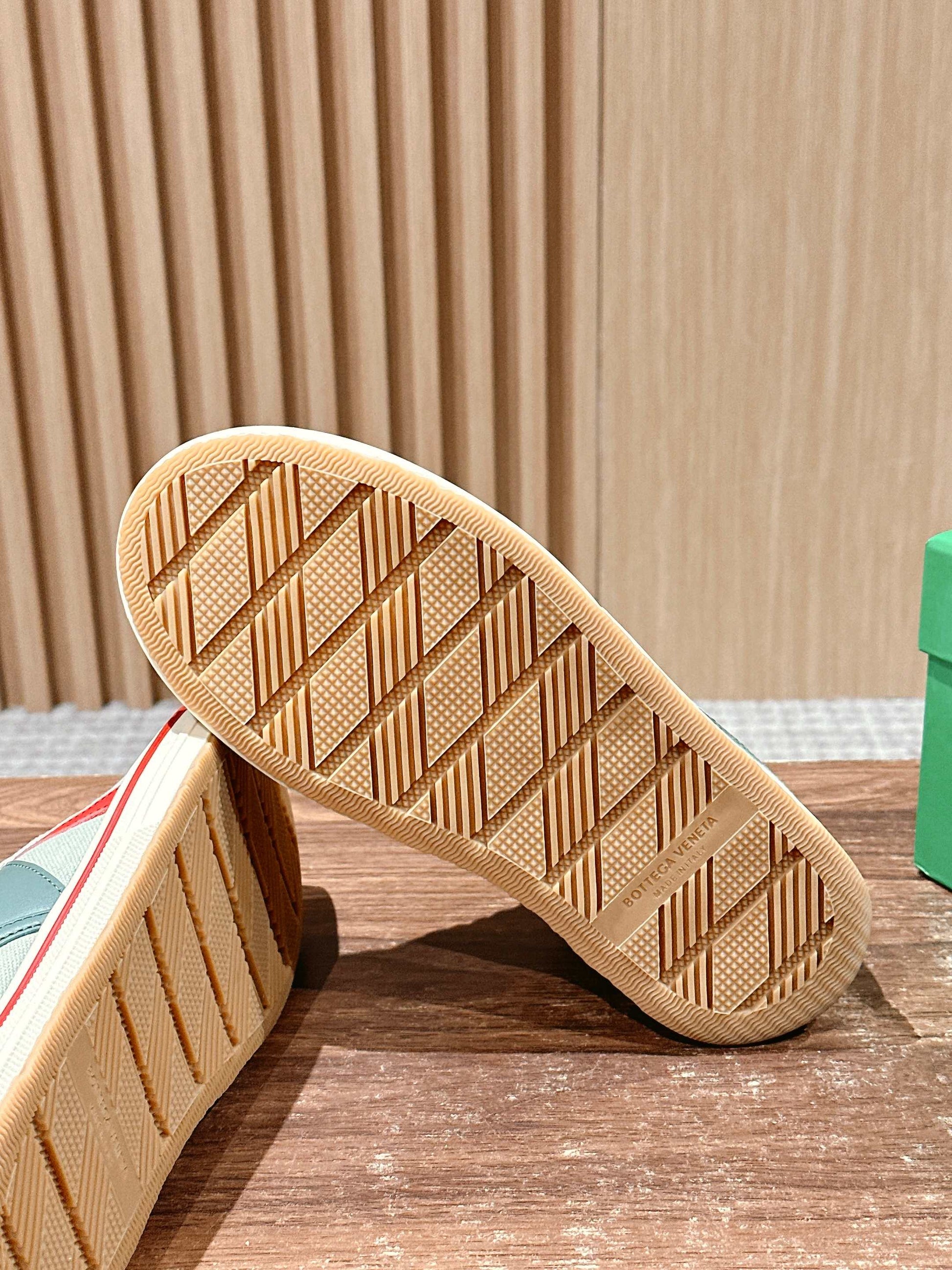 Bottega Veneta Retro Eliot Sneakers, Green