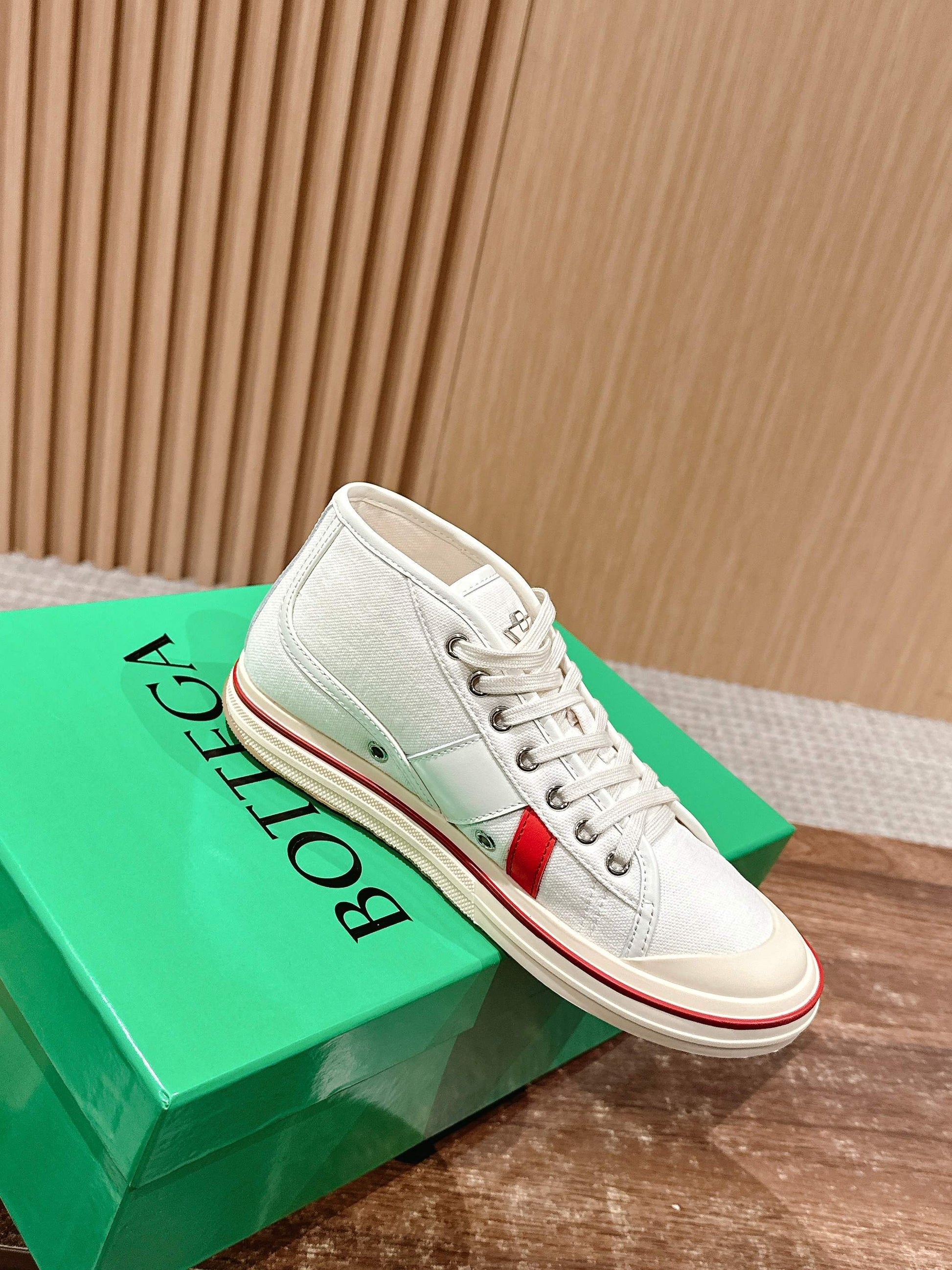 Bottega Veneta Retro Eliot Sneakers, Red