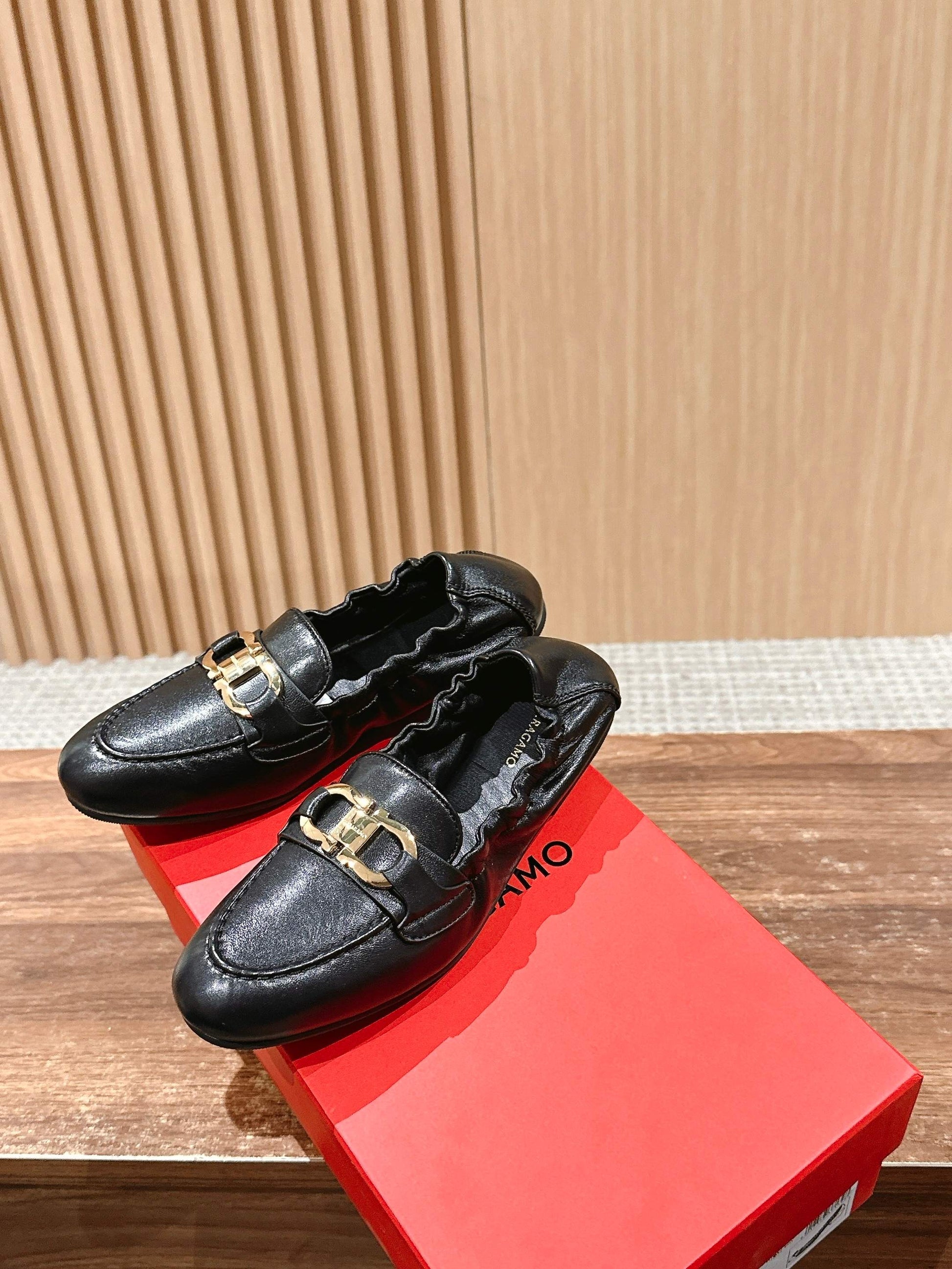 Ferragamo Horsebit Ballet Flats (egg-roll shoes), Black