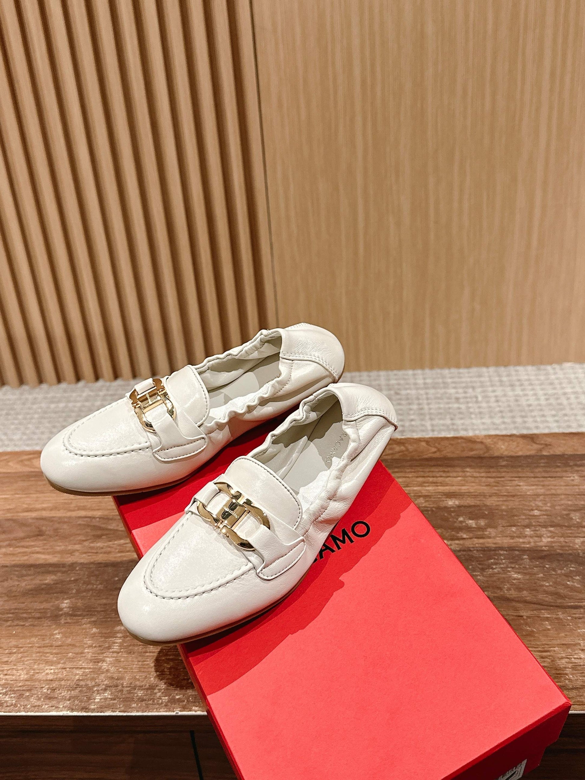 Ferragamo Horsebit Ballet Flats (egg-roll shoes), White