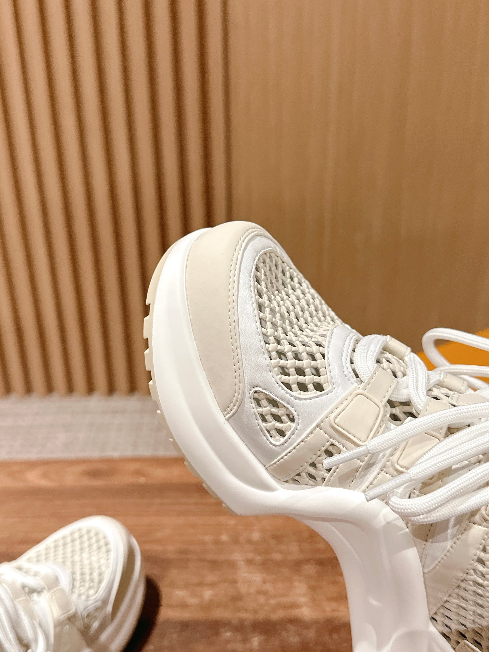 LV Archlight Series 05