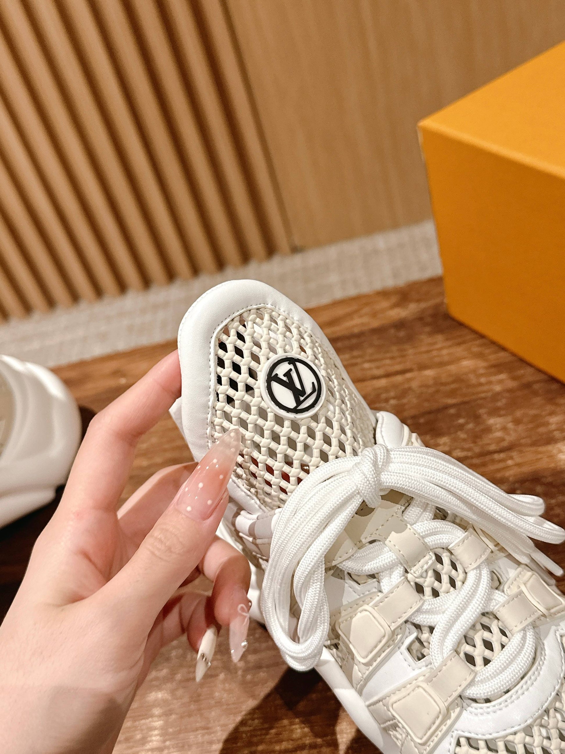 LV Archlight Series 05