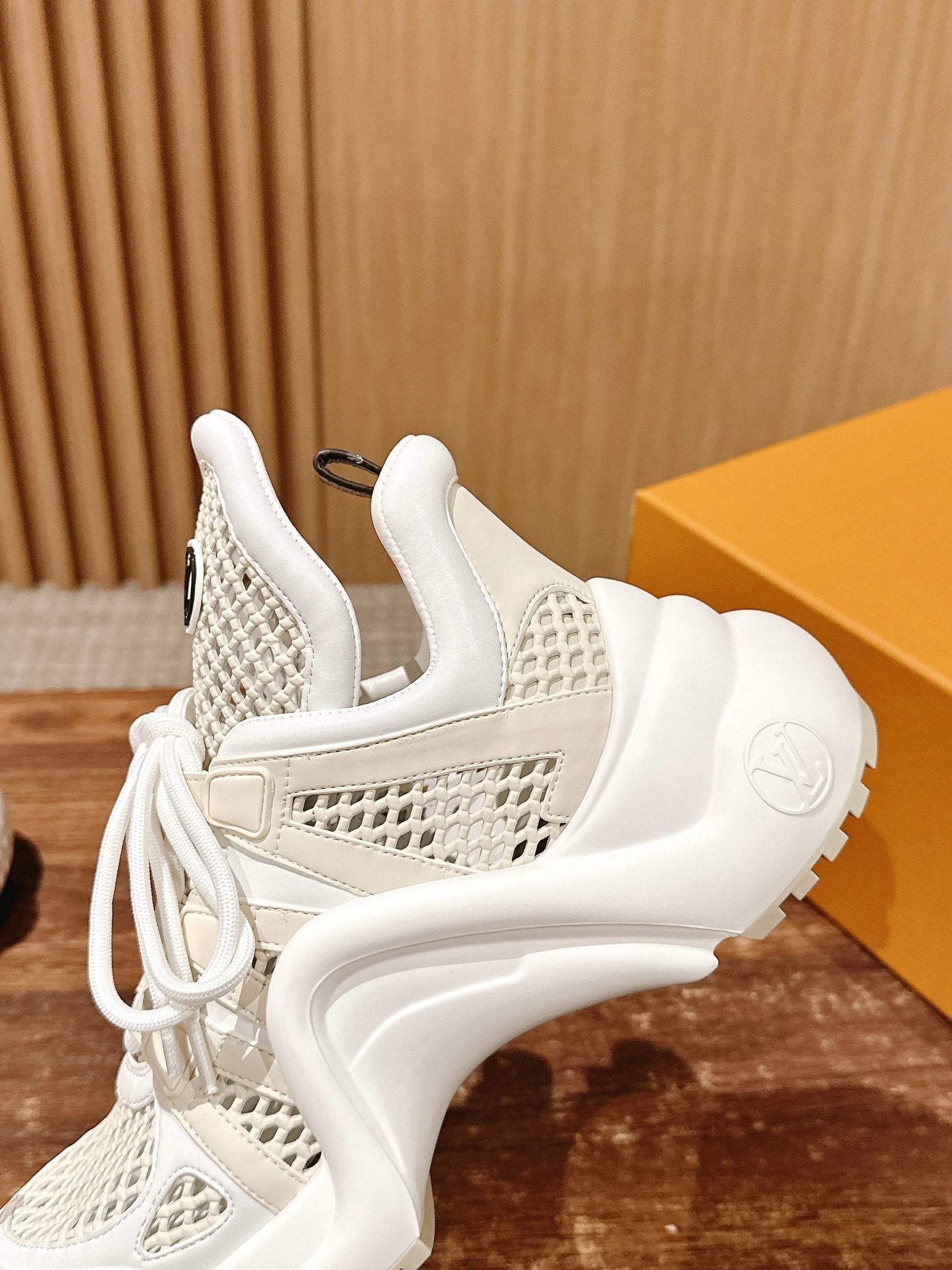 LV Archlight Series 05