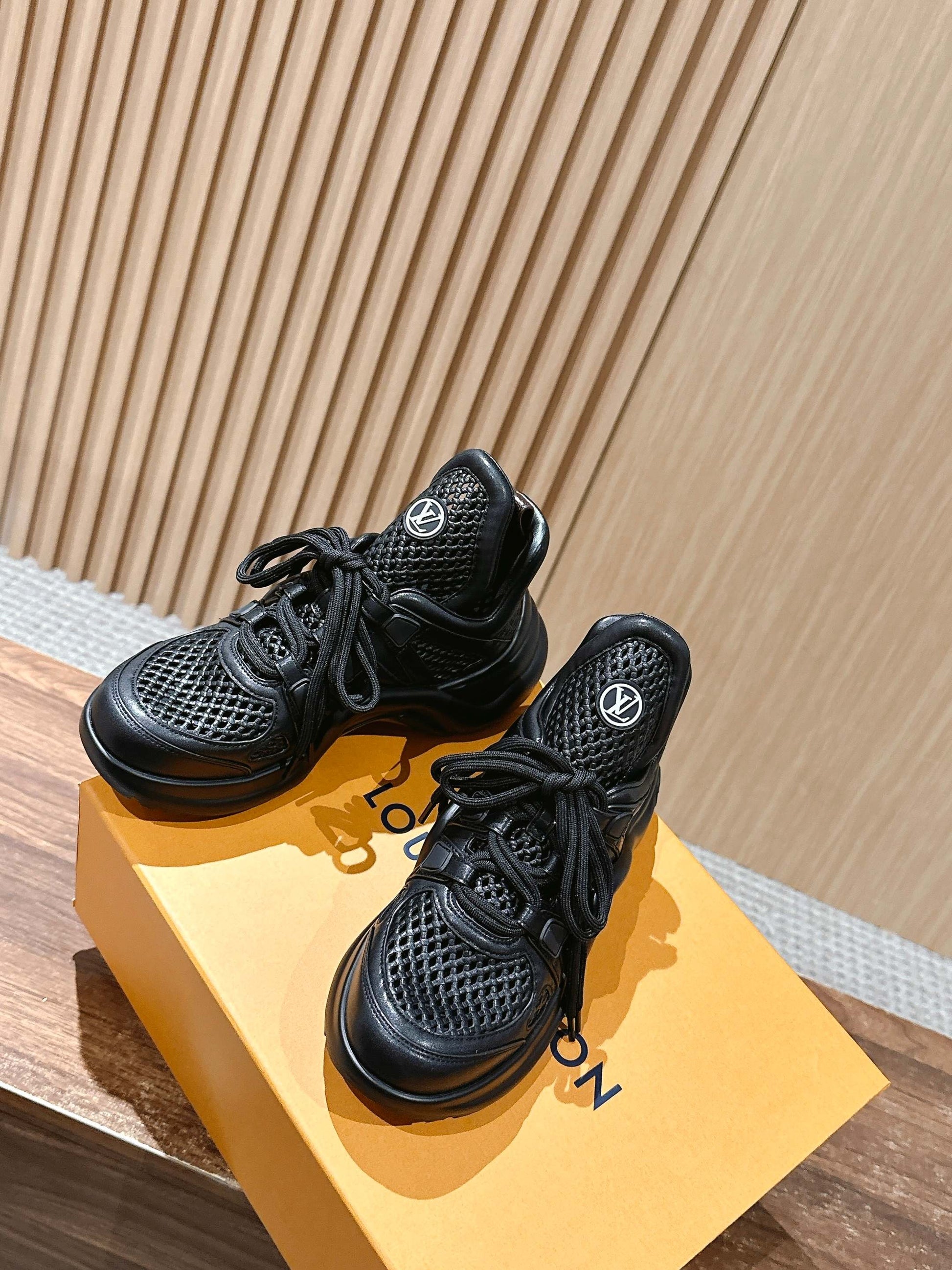 LV Archlight Series 08