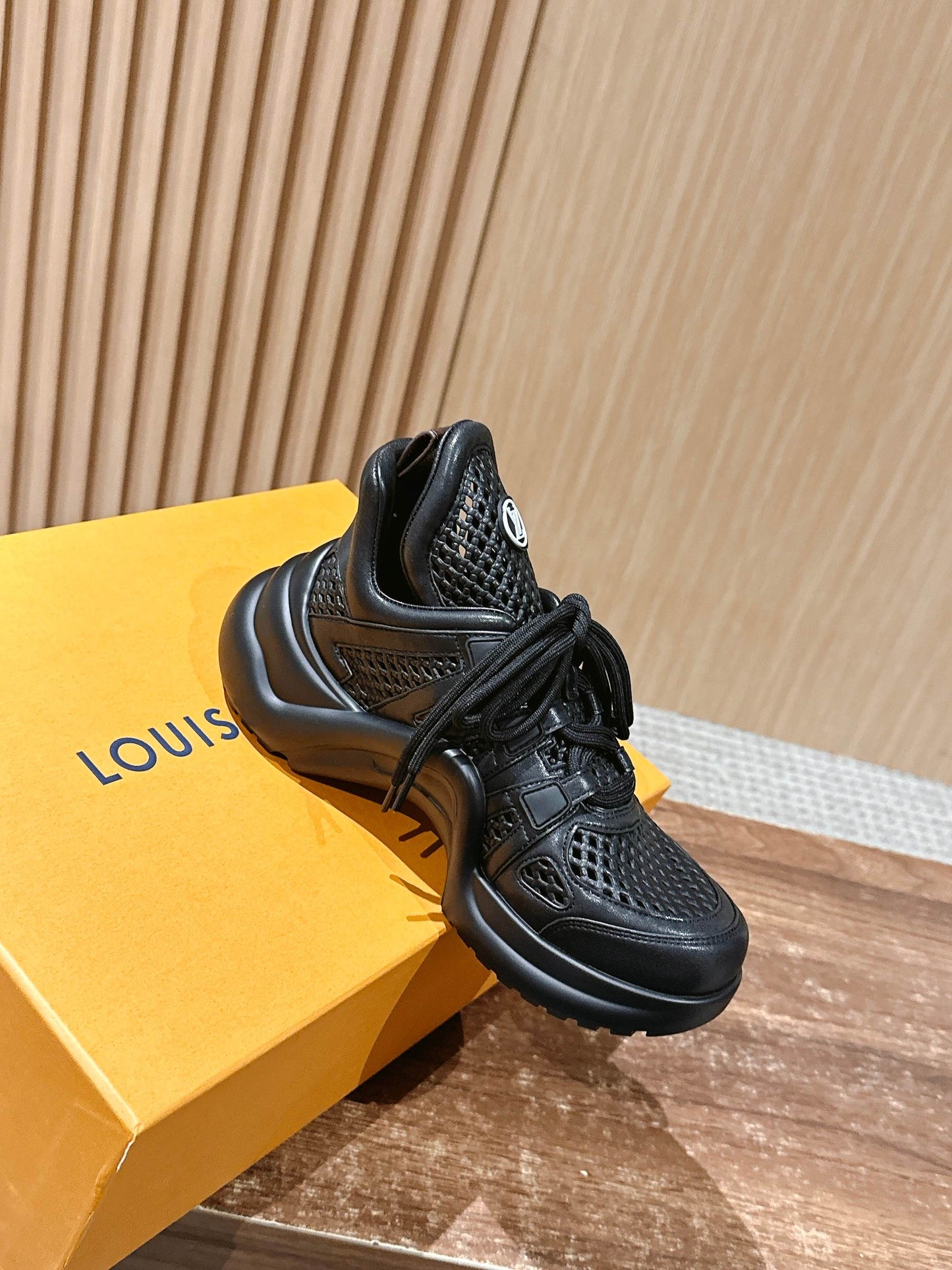 LV Archlight Series 08