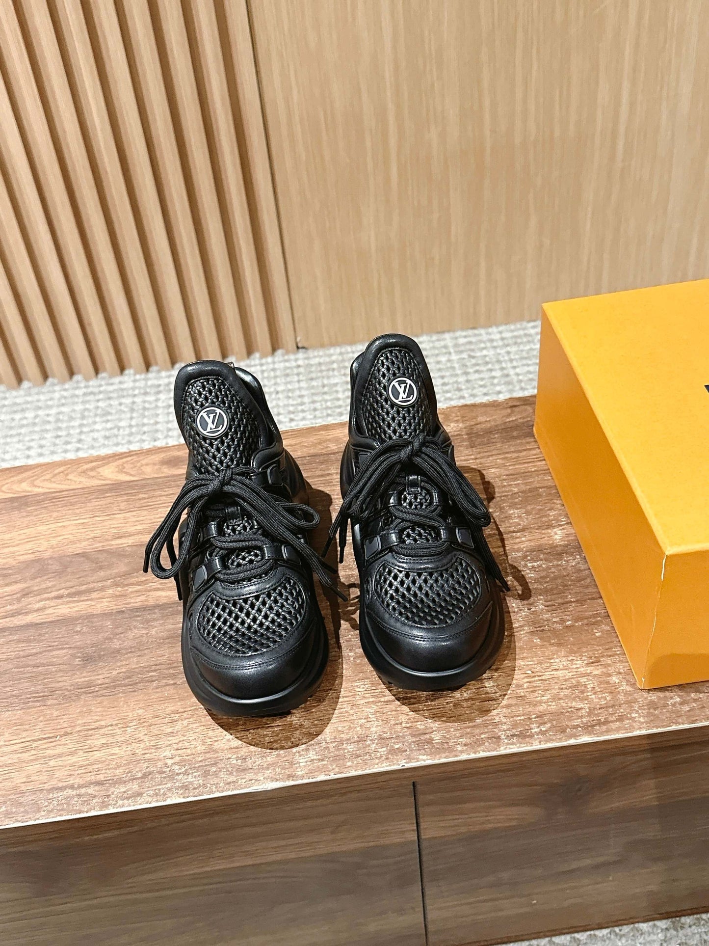 LV Archlight Series 08