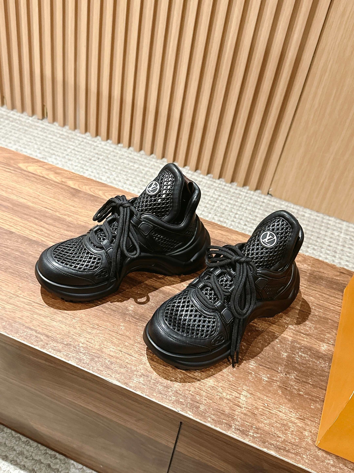 LV Archlight Series 08