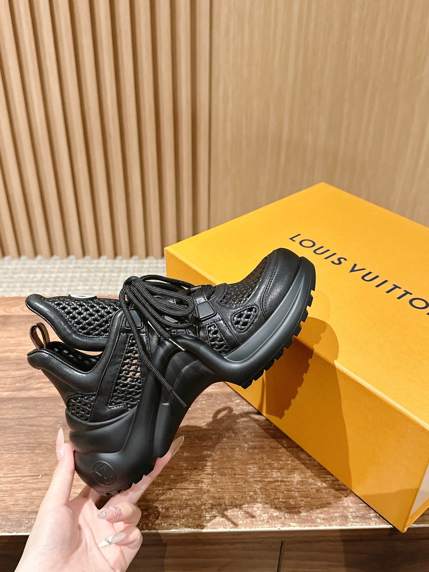 LV Archlight Series 08