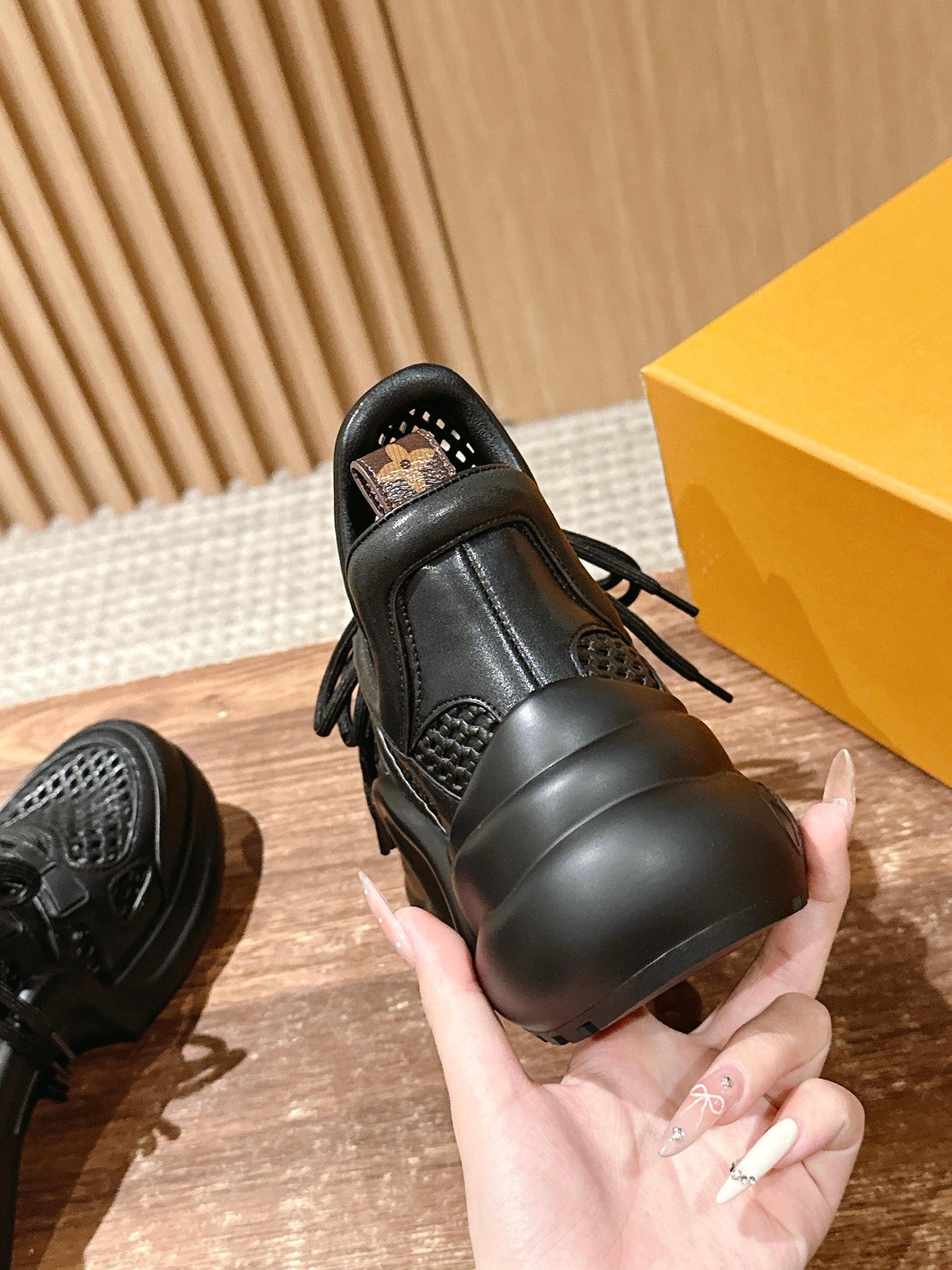 LV Archlight Series 08