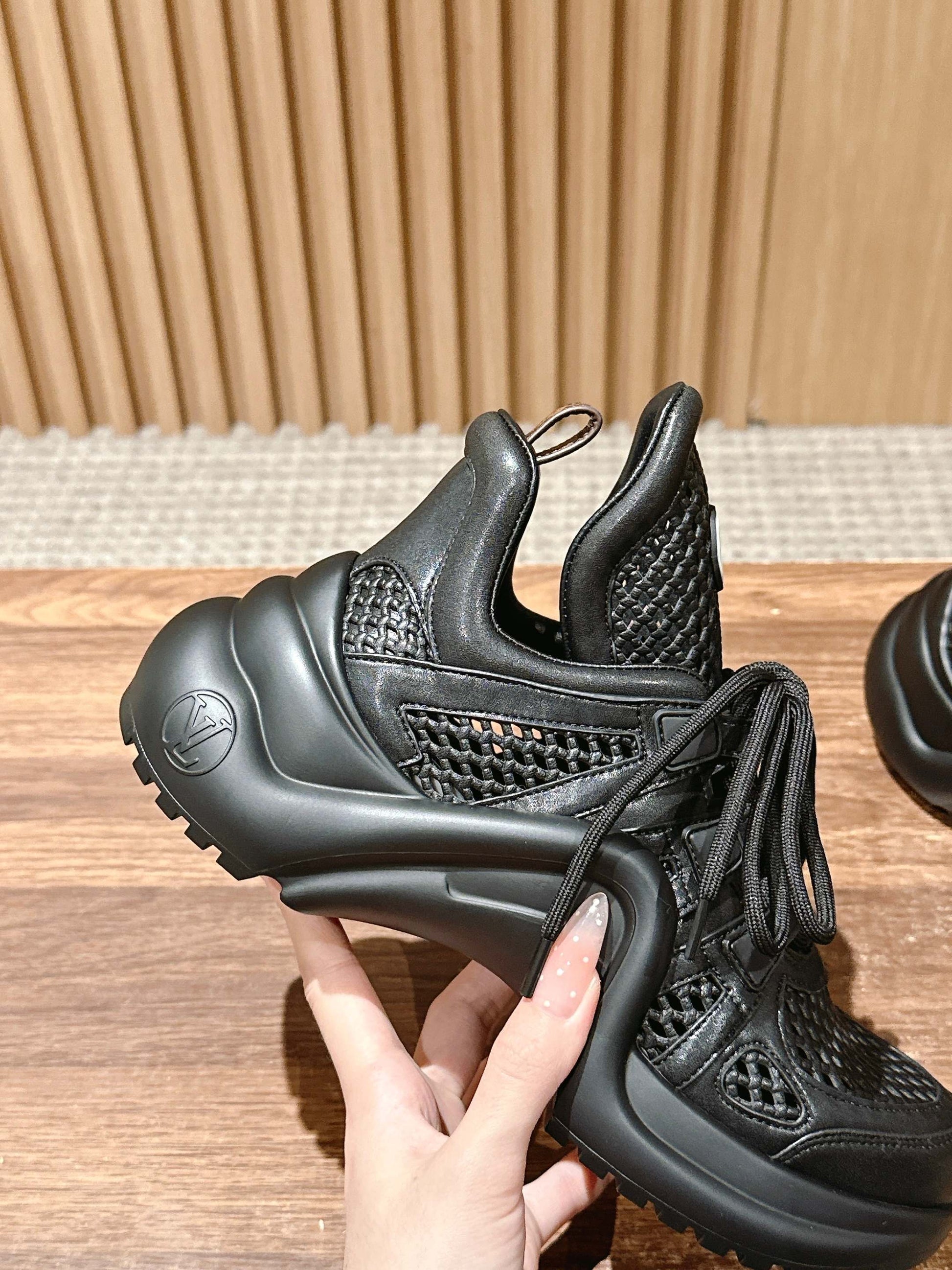 LV Archlight Series 08