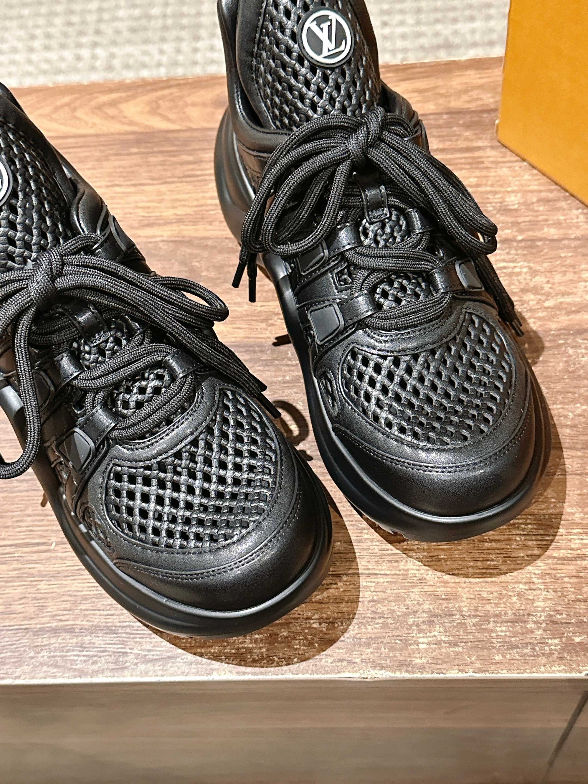 LV Archlight Series 08