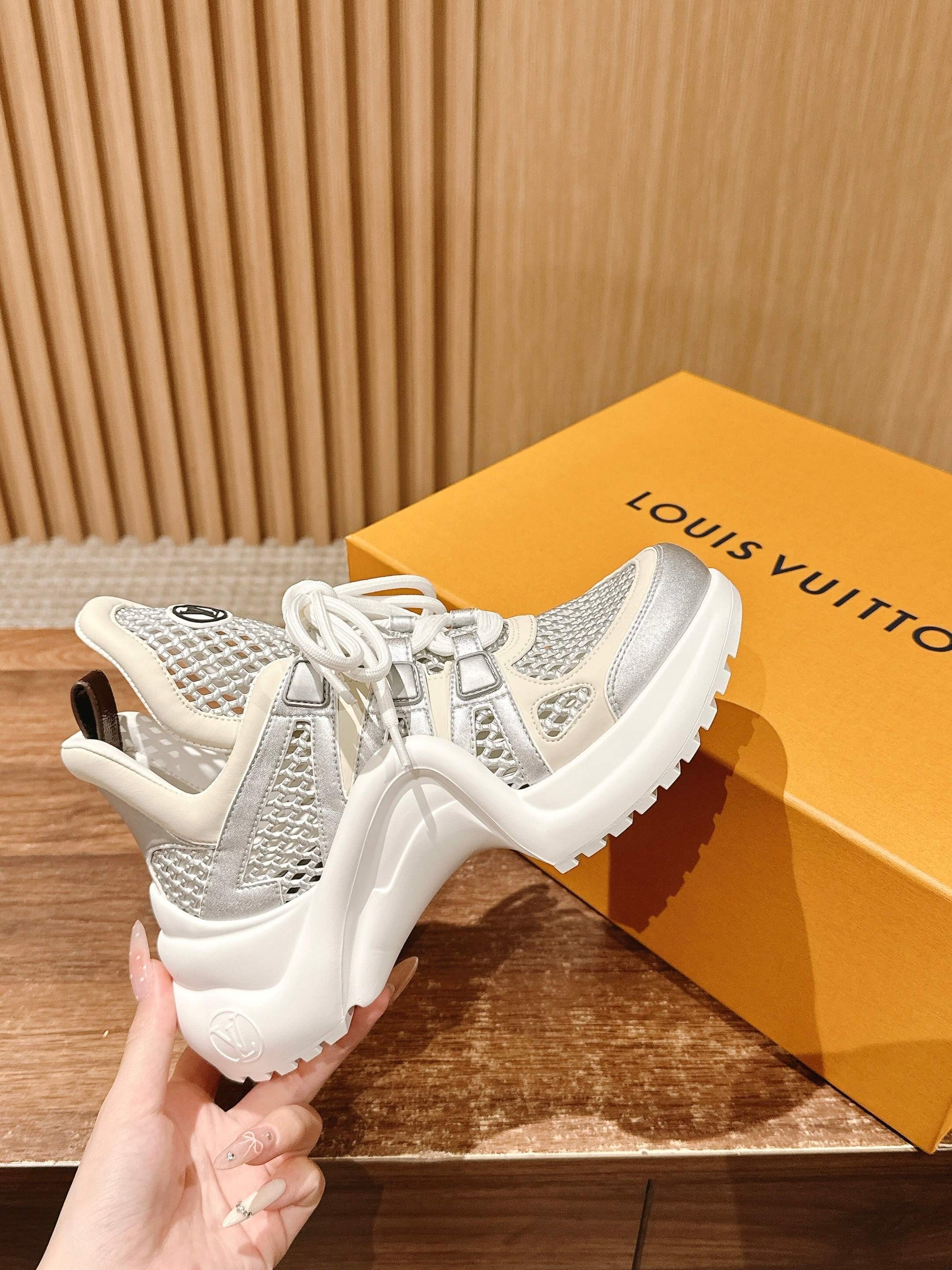 LV Archlight Series 04