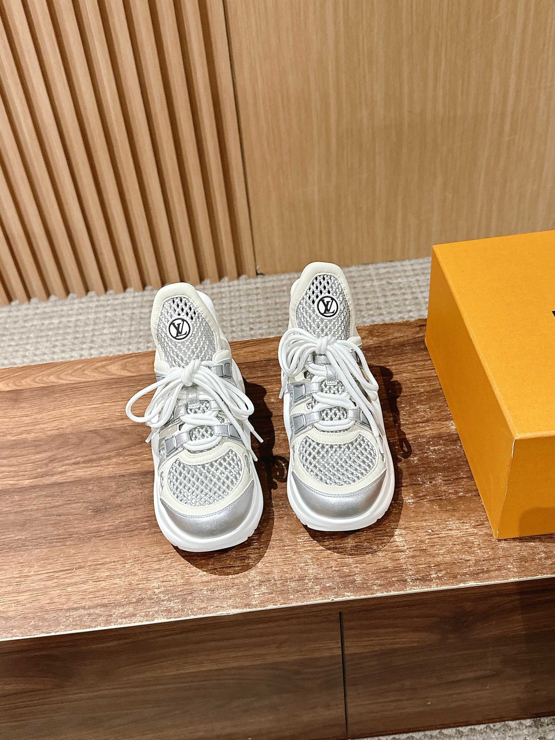 LV Archlight Series 04