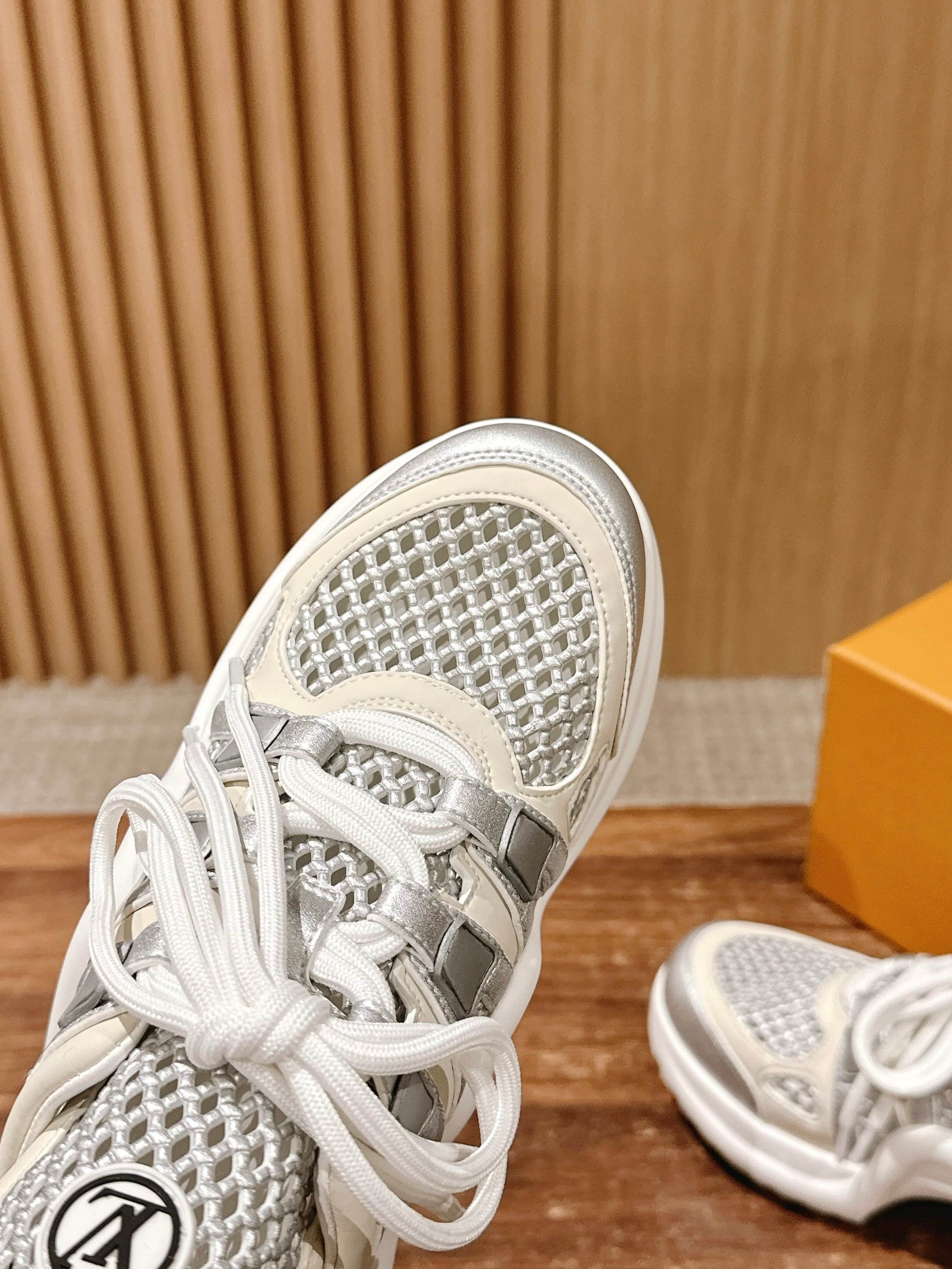 LV Archlight Series 04