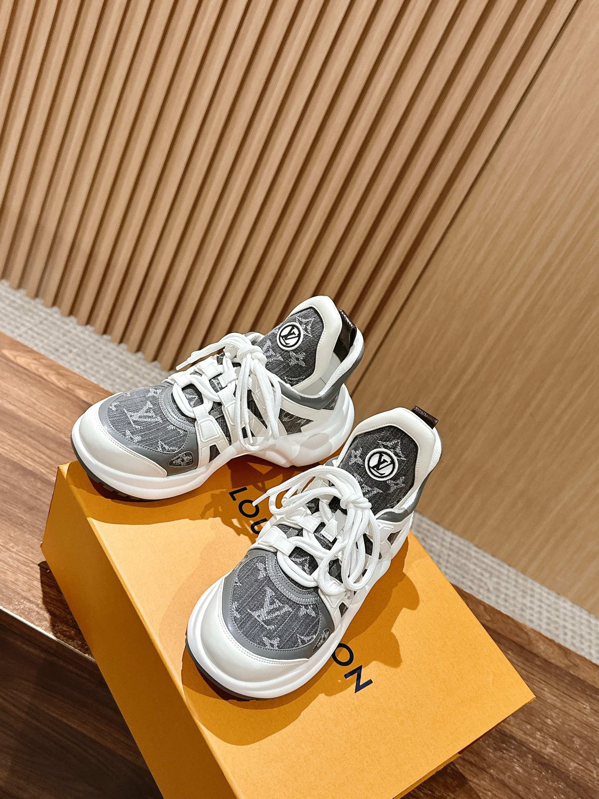 LV Archlight Series 07