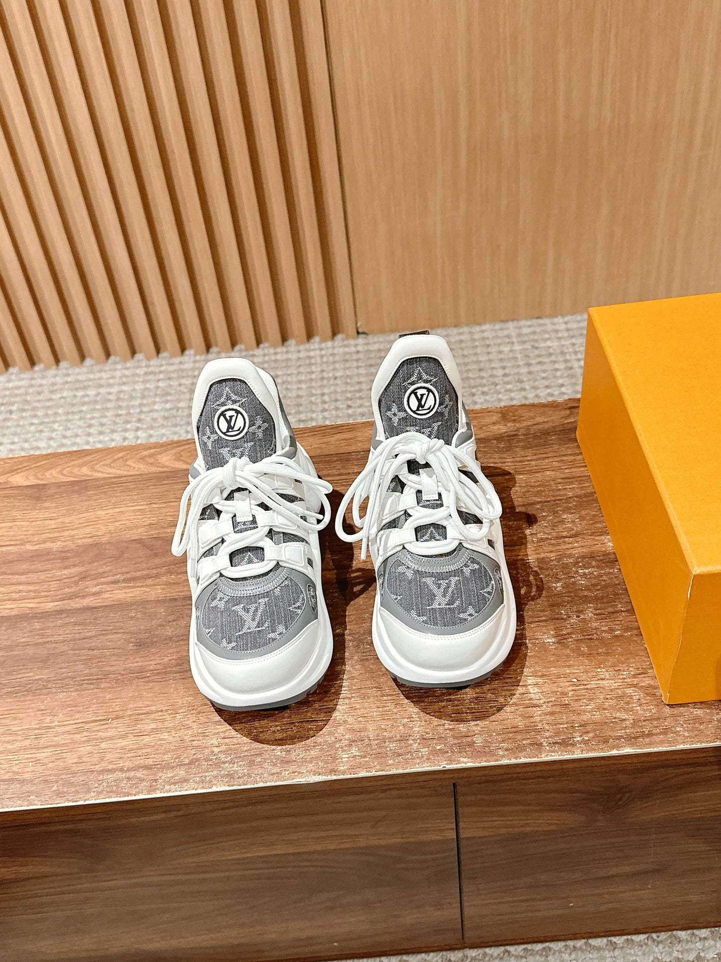 LV Archlight Series 07