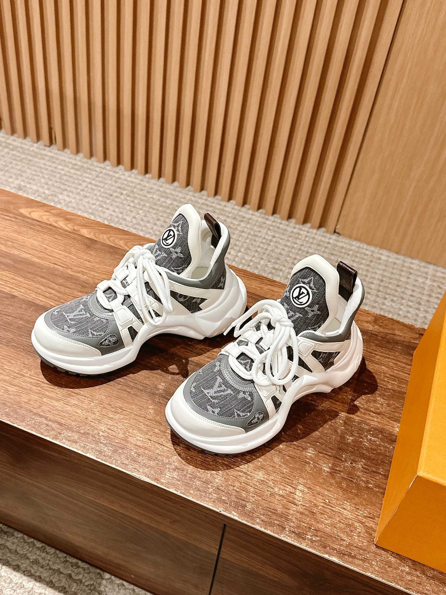 LV Archlight Series 07