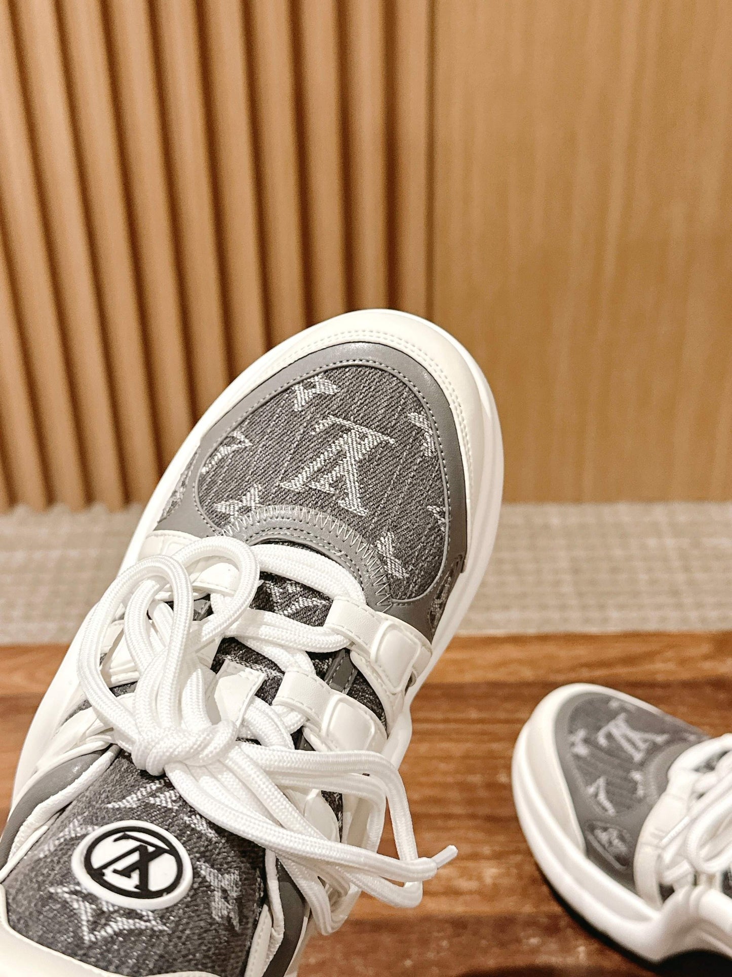 LV Archlight Series 07