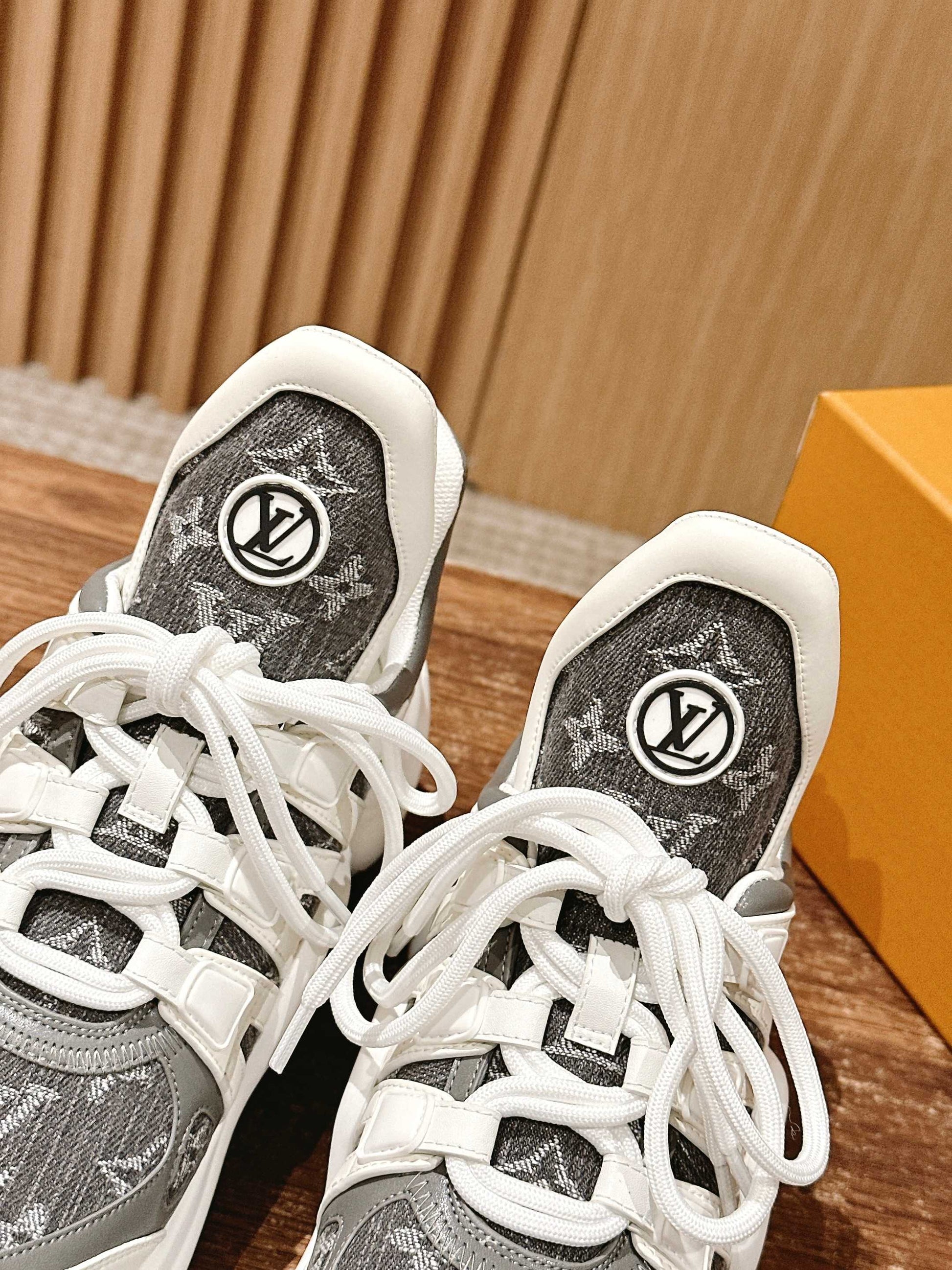 LV Archlight Series 07