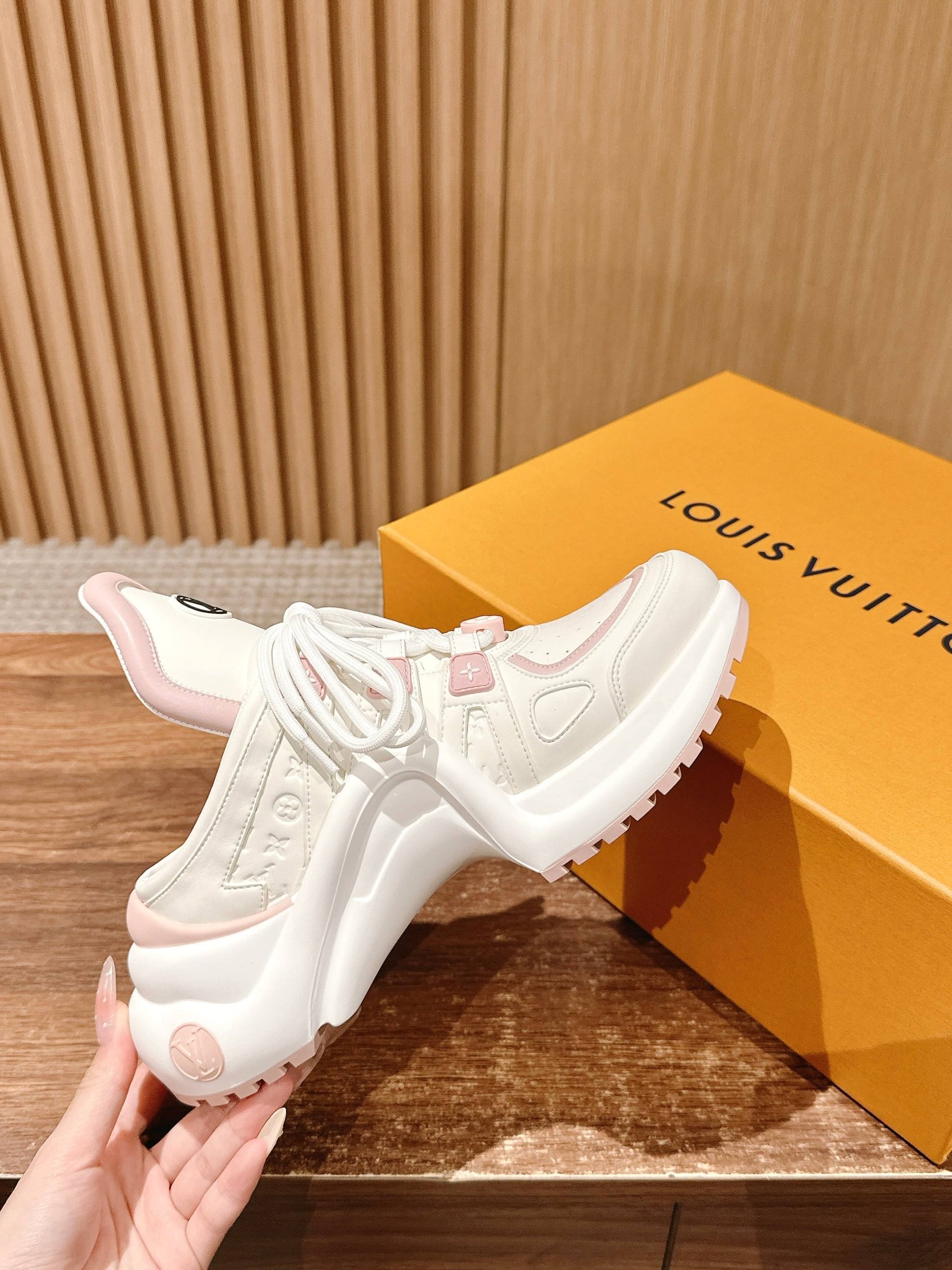 LV Archlight Series 06