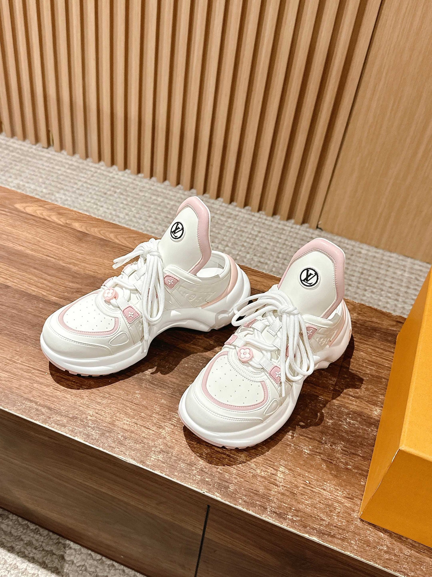 LV Archlight Series 06