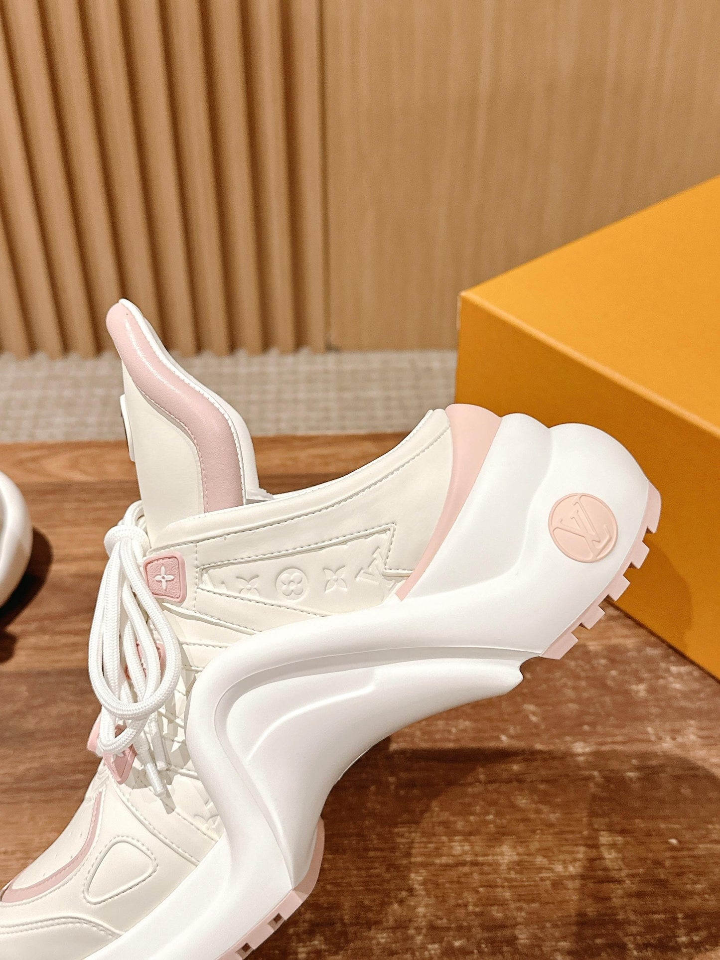 LV Archlight Series 06