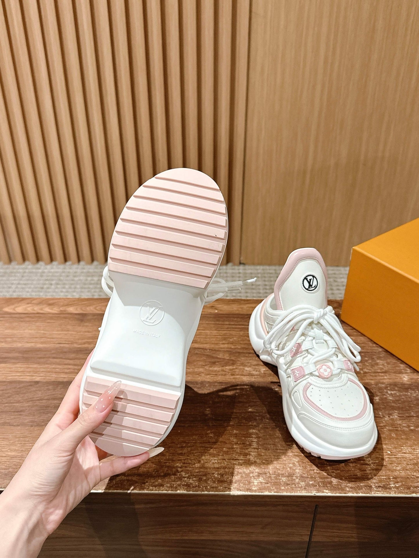 LV Archlight Series 06