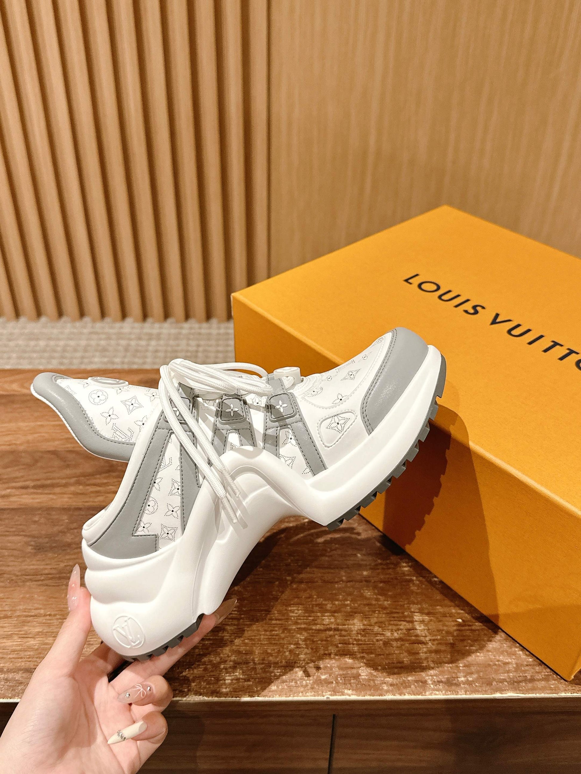 LV Archlight Series 01