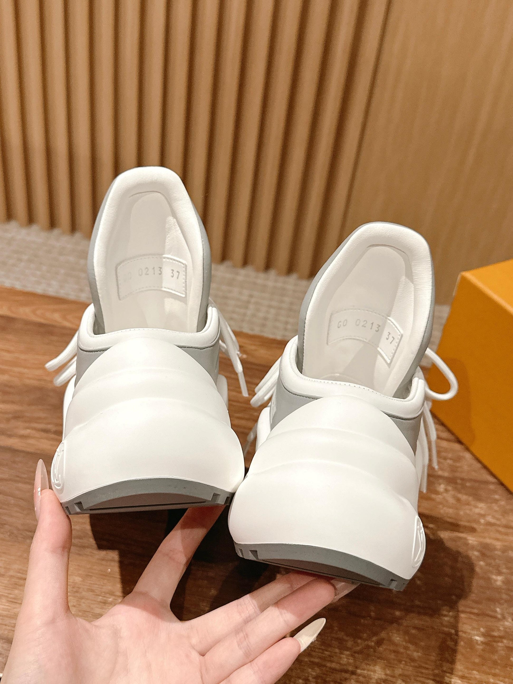 LV Archlight Series 01