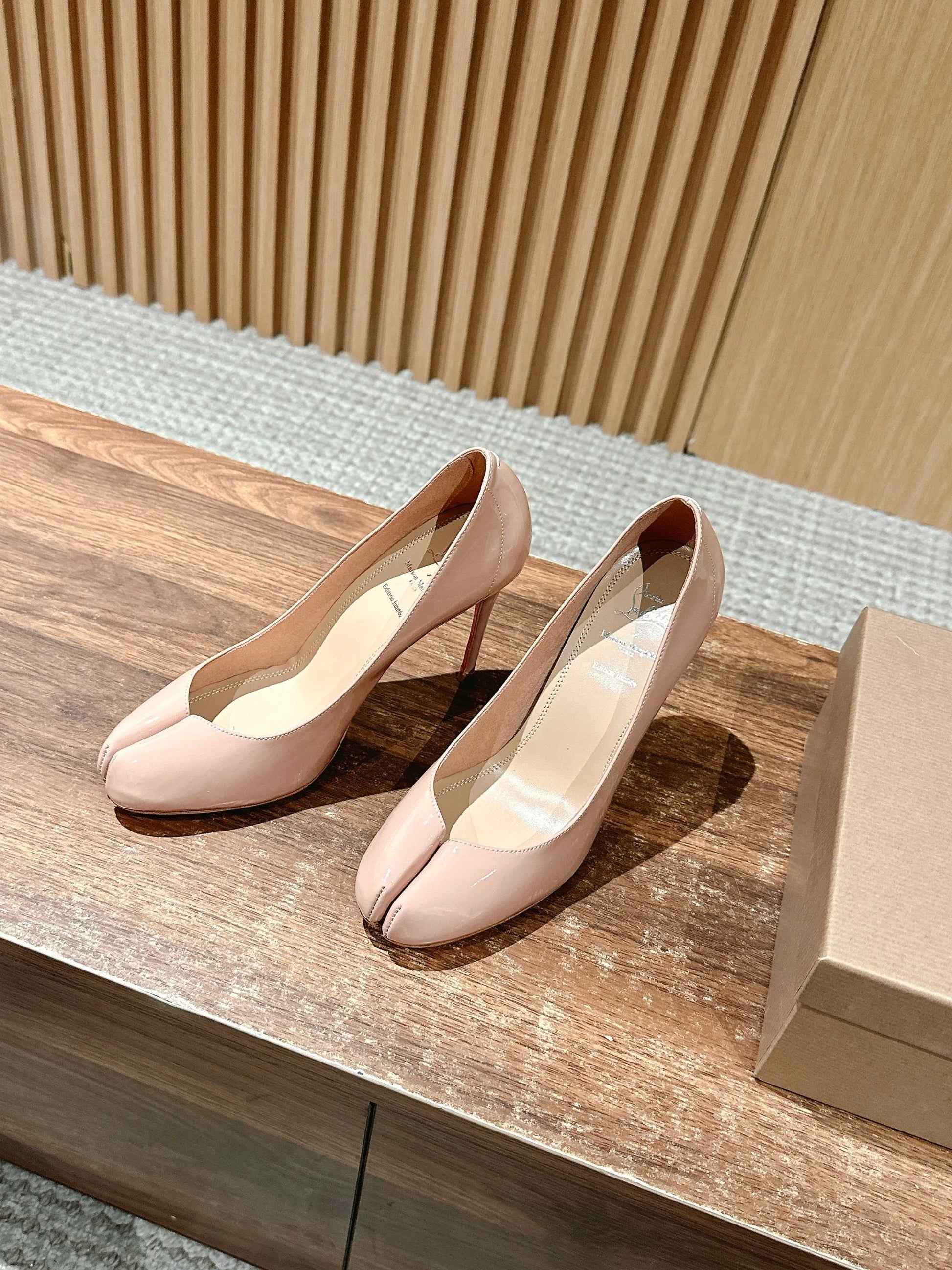 Christian Louboutin × Maison Margiela Split-Toe Stiletto Pumps, Beige