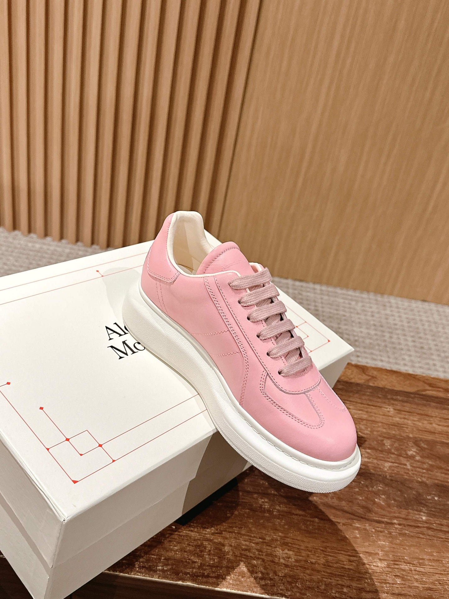 Alexander McQueen Trainer Sneakers, Pink
