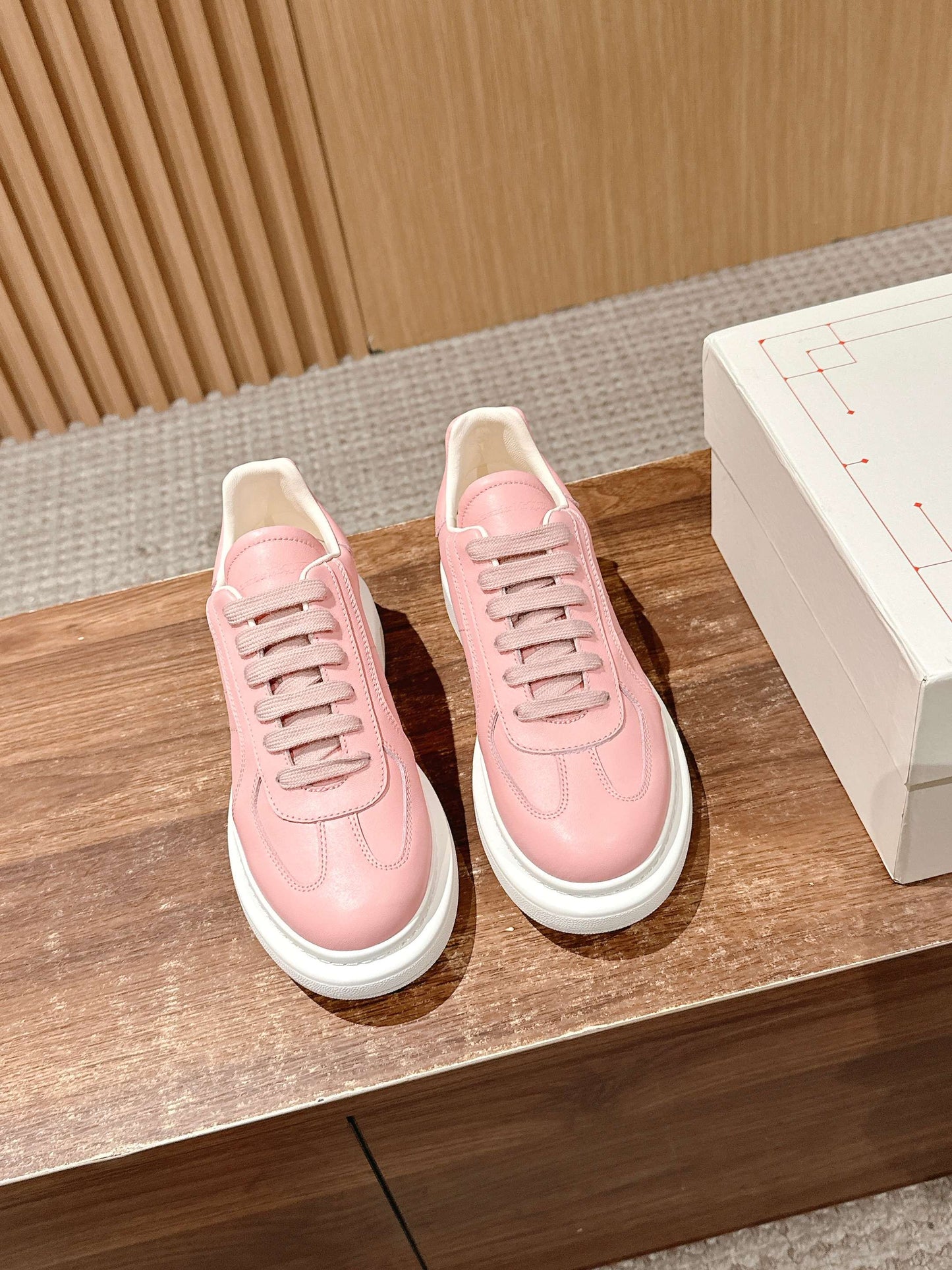 Alexander McQueen Trainer Sneakers, Pink