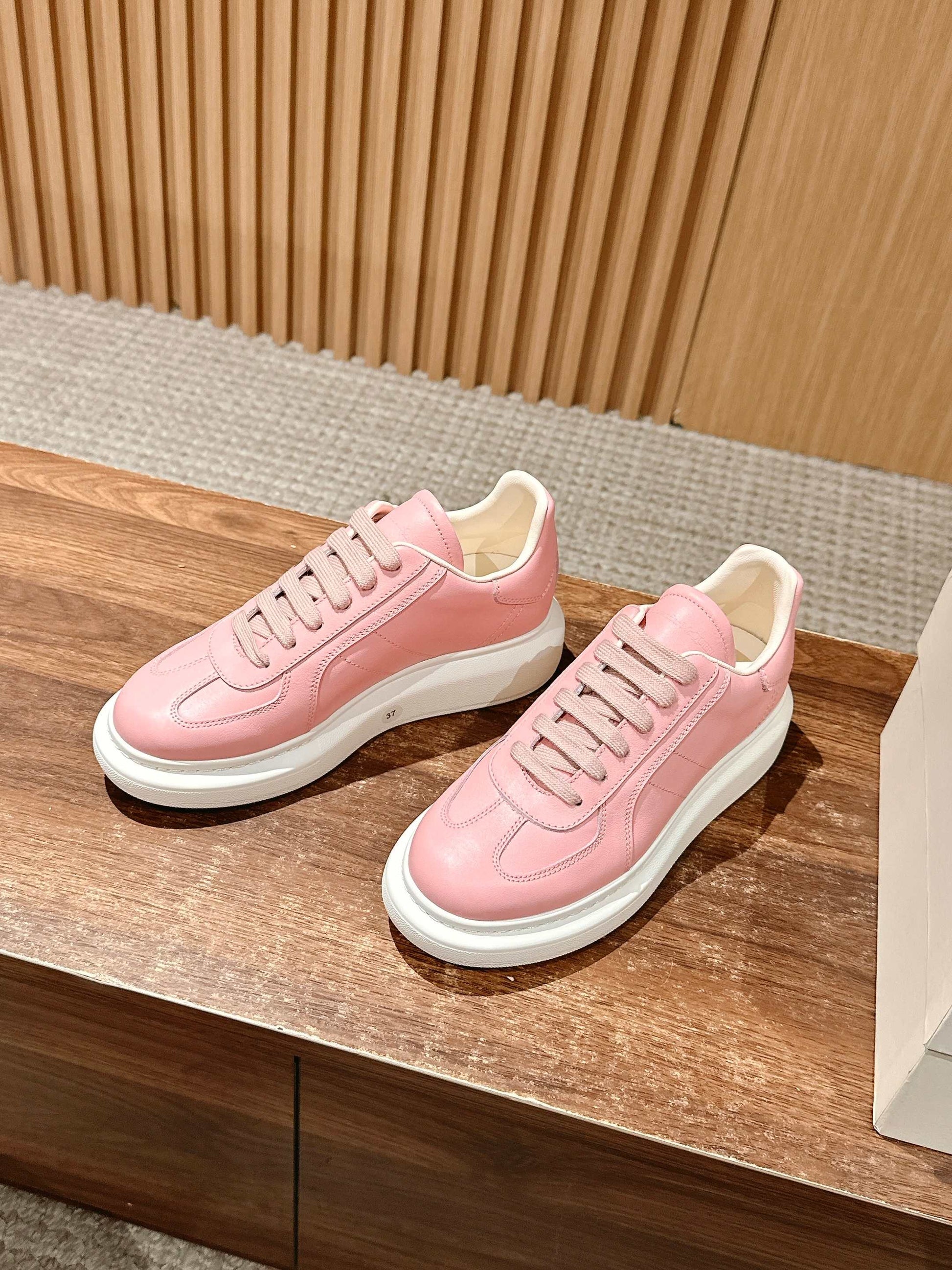 Alexander McQueen Trainer Sneakers, Pink
