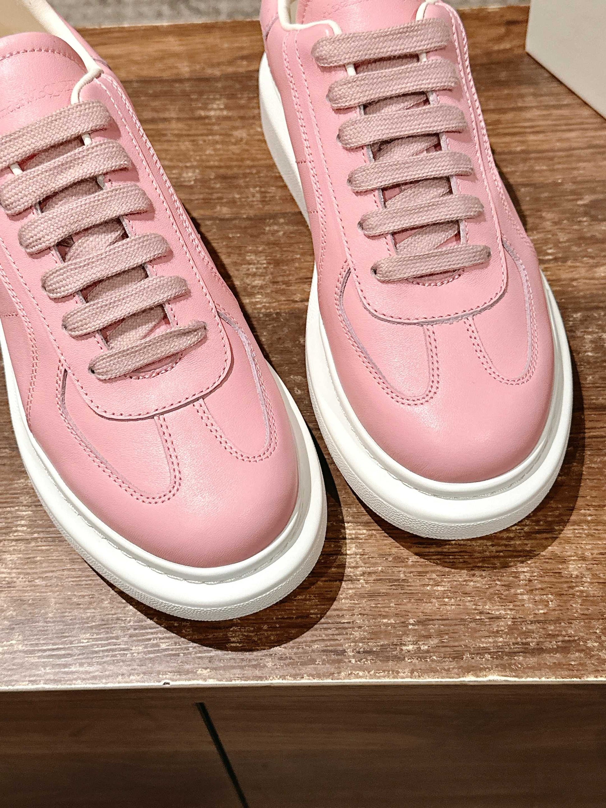 Alexander McQueen Trainer Sneakers, Pink