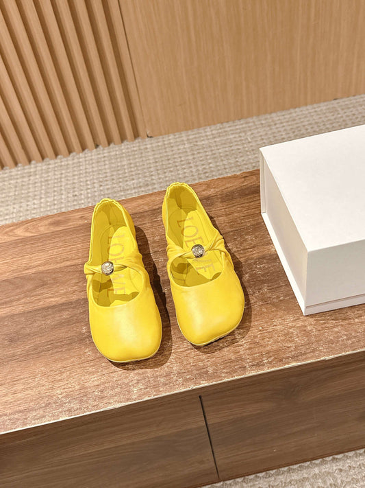 Loewe’s new “granny” pumps / grandma pumps, Yellow