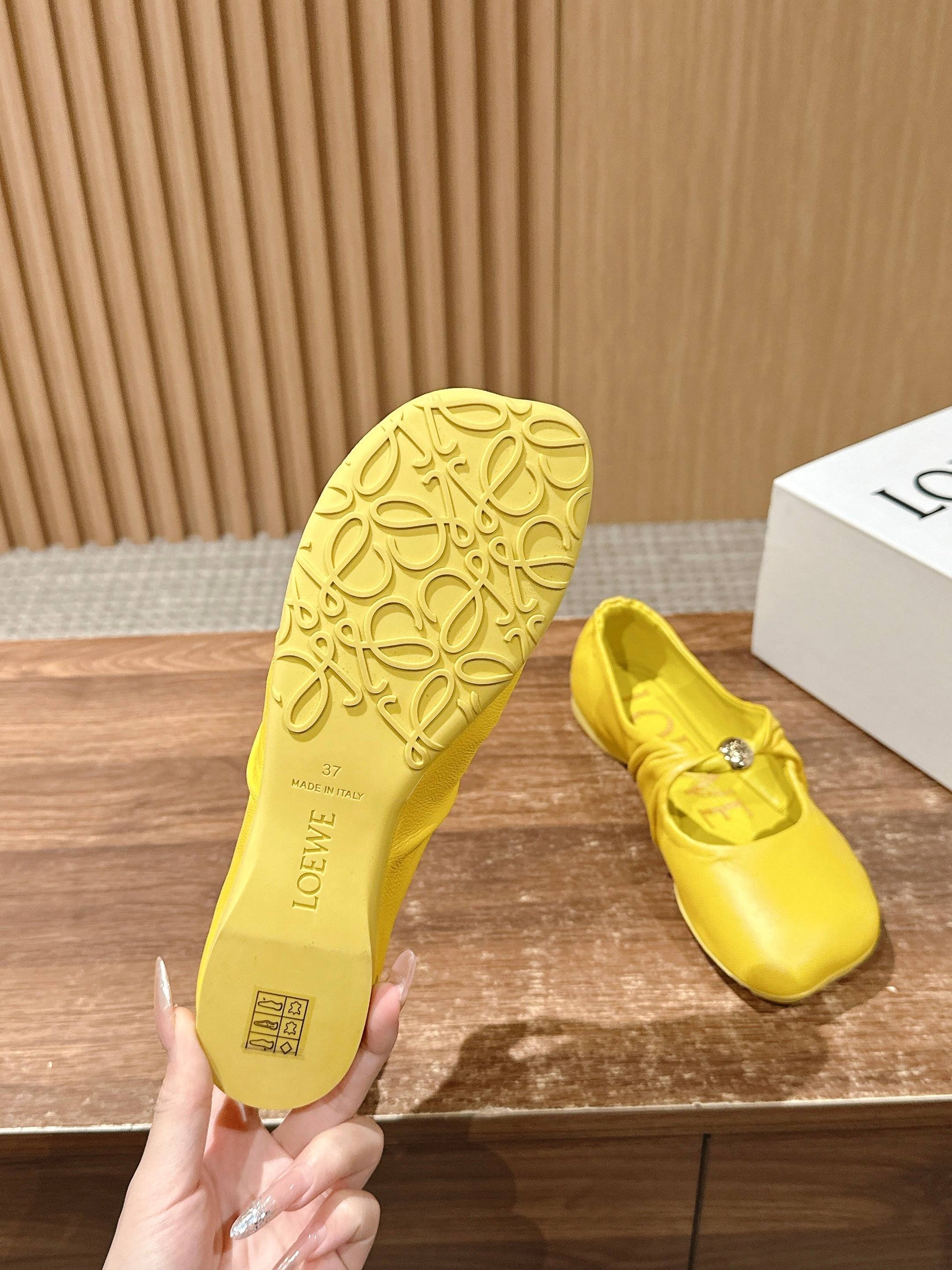 Loewe’s new “granny” pumps / grandma pumps, Yellow