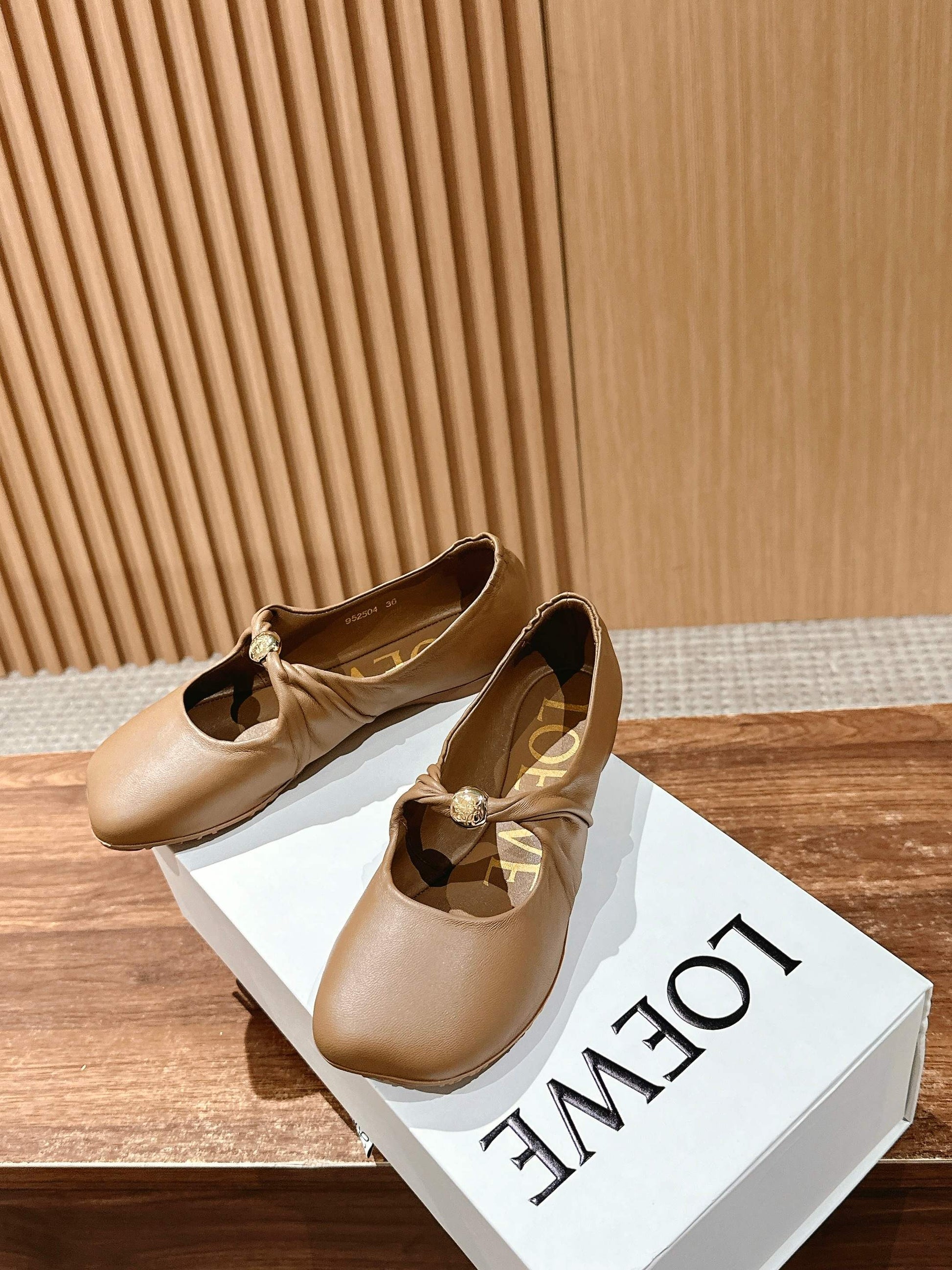 Loewe’s new “granny” pumps / grandma pumps, Beige