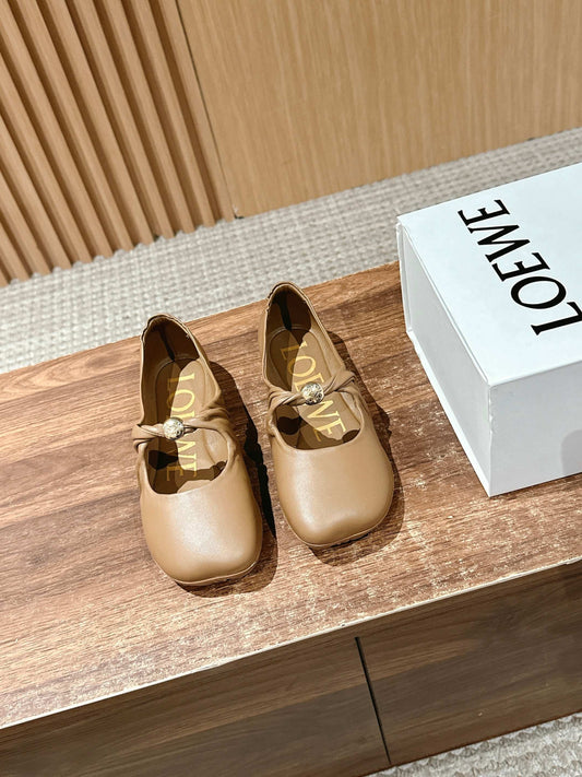 Loewe’s new “granny” pumps / grandma pumps, Beige