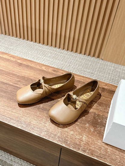 Loewe’s new “granny” pumps / grandma pumps, Beige