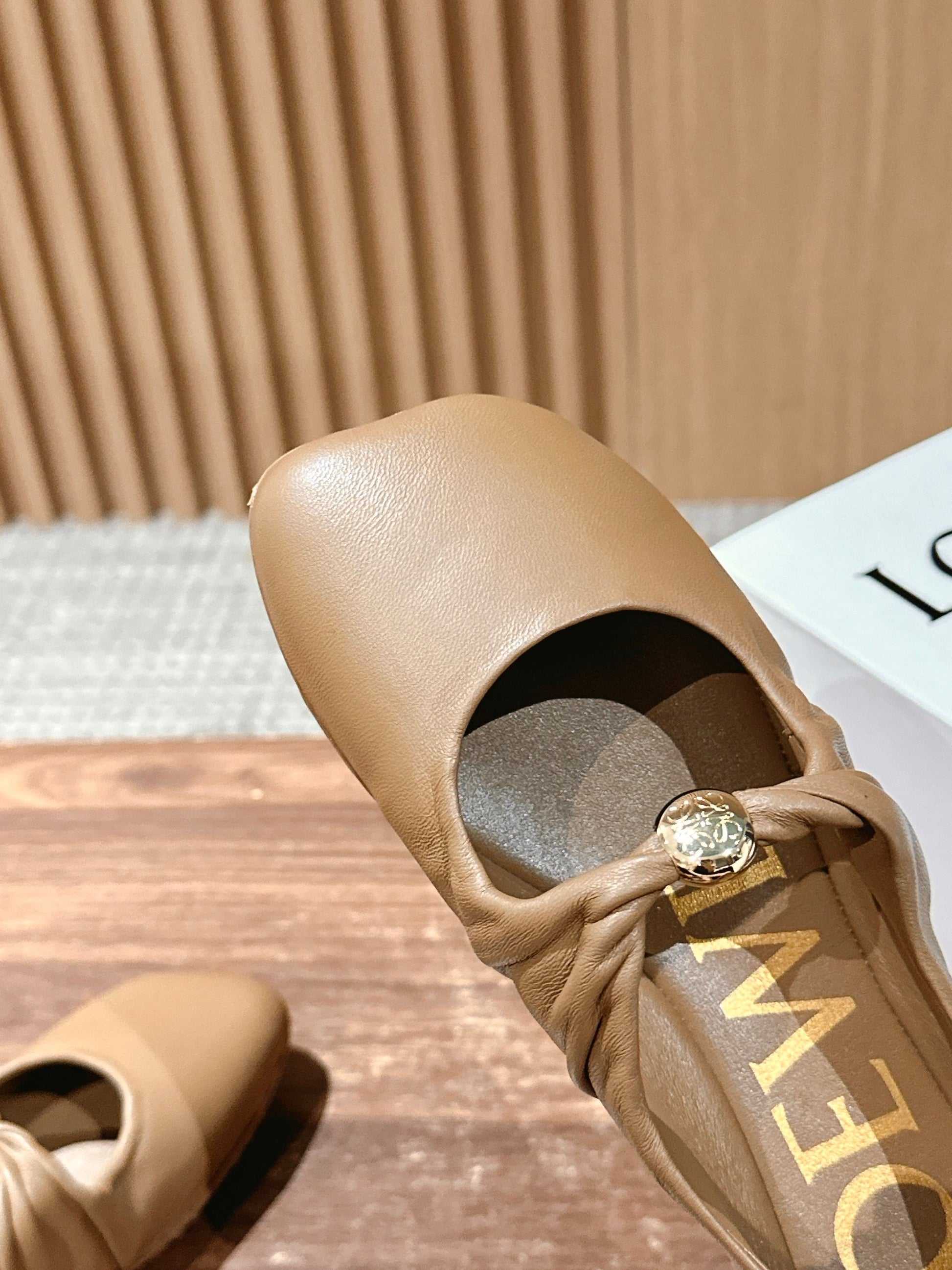 Loewe’s new “granny” pumps / grandma pumps, Beige