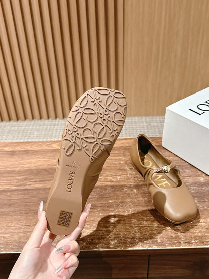 Loewe’s new “granny” pumps / grandma pumps, Beige