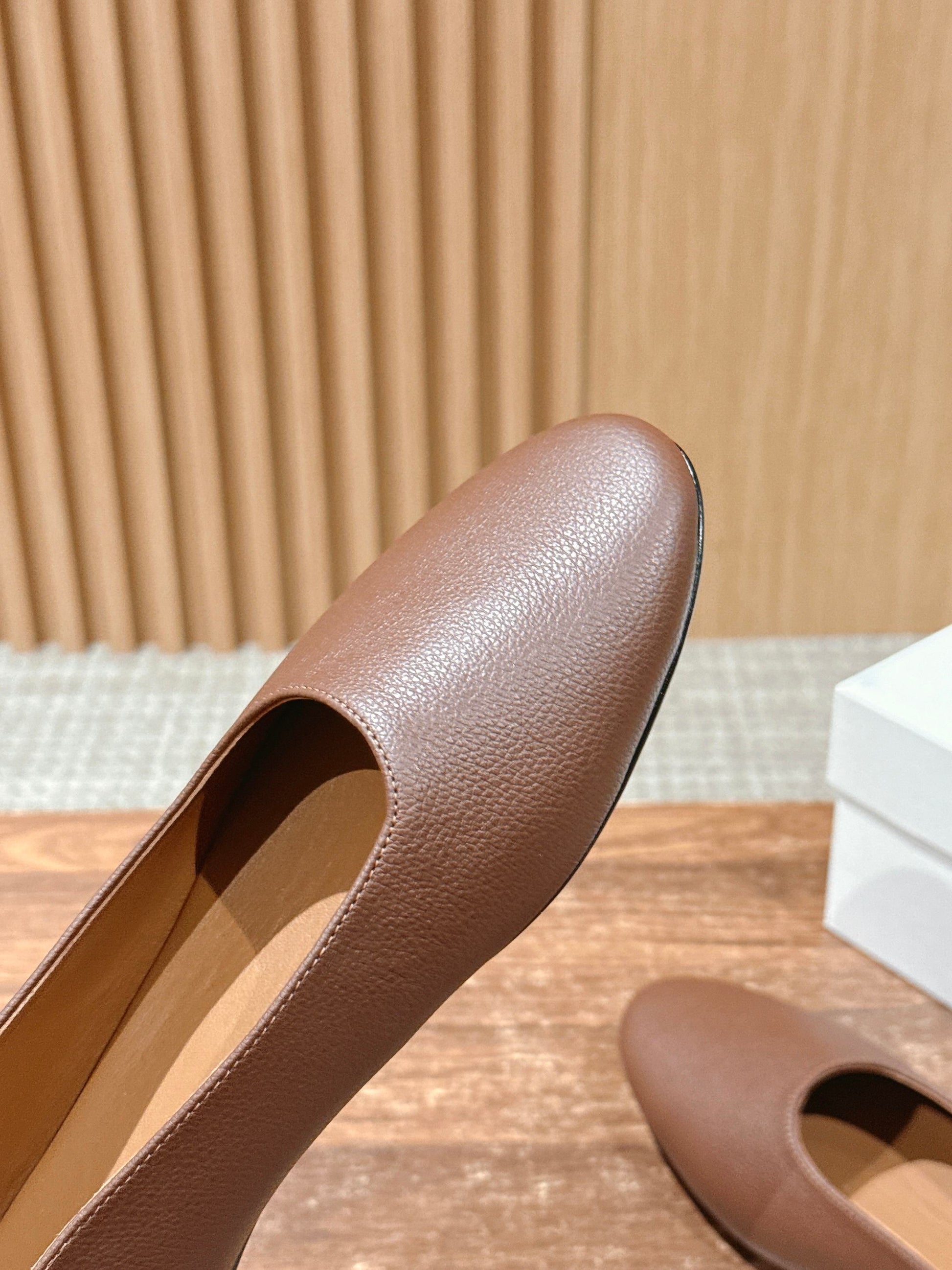 The Row Ballet Flats Low Cut Flats, Brown