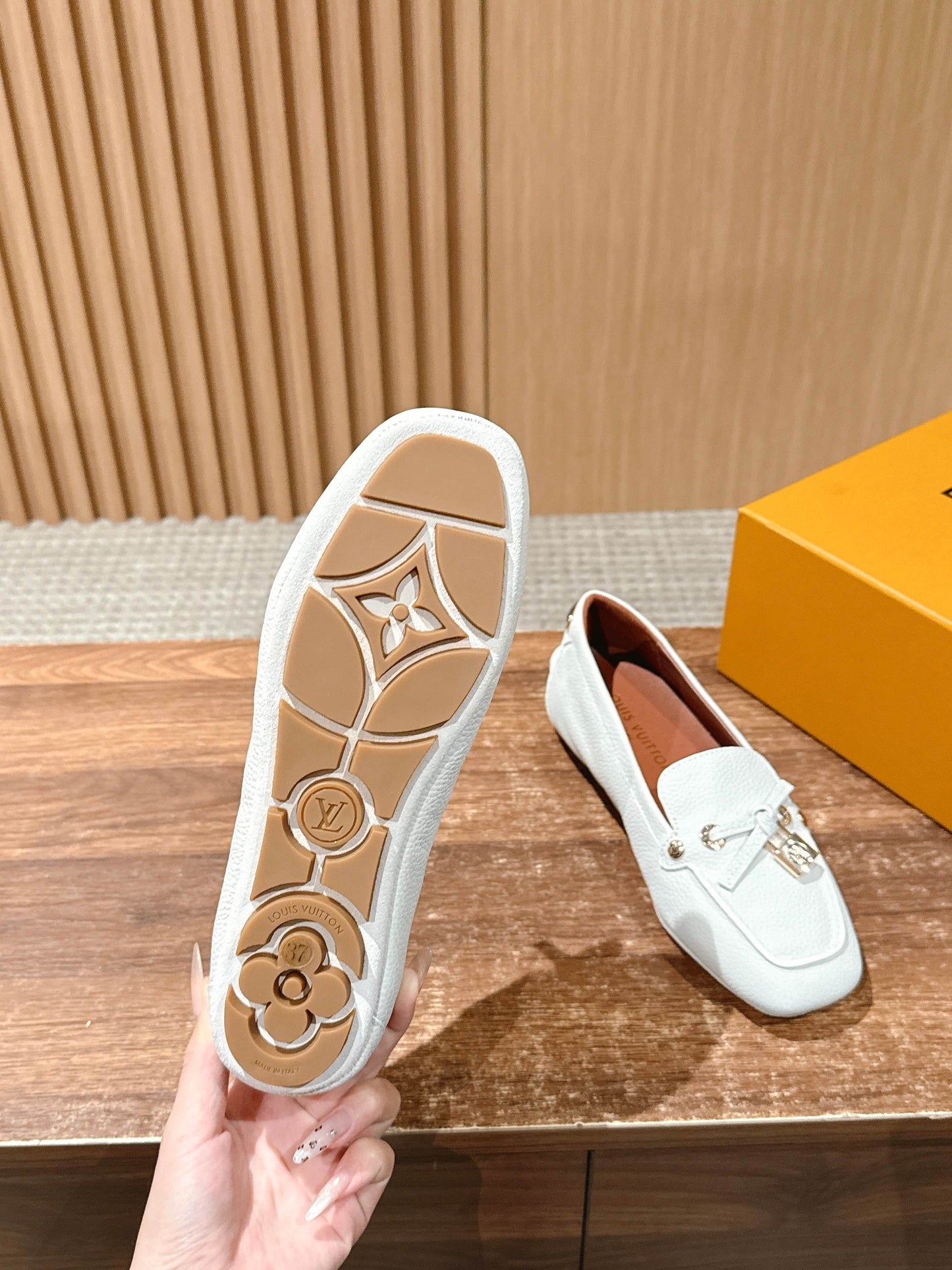LV Flat-bottomed loafer driving shoes, White
