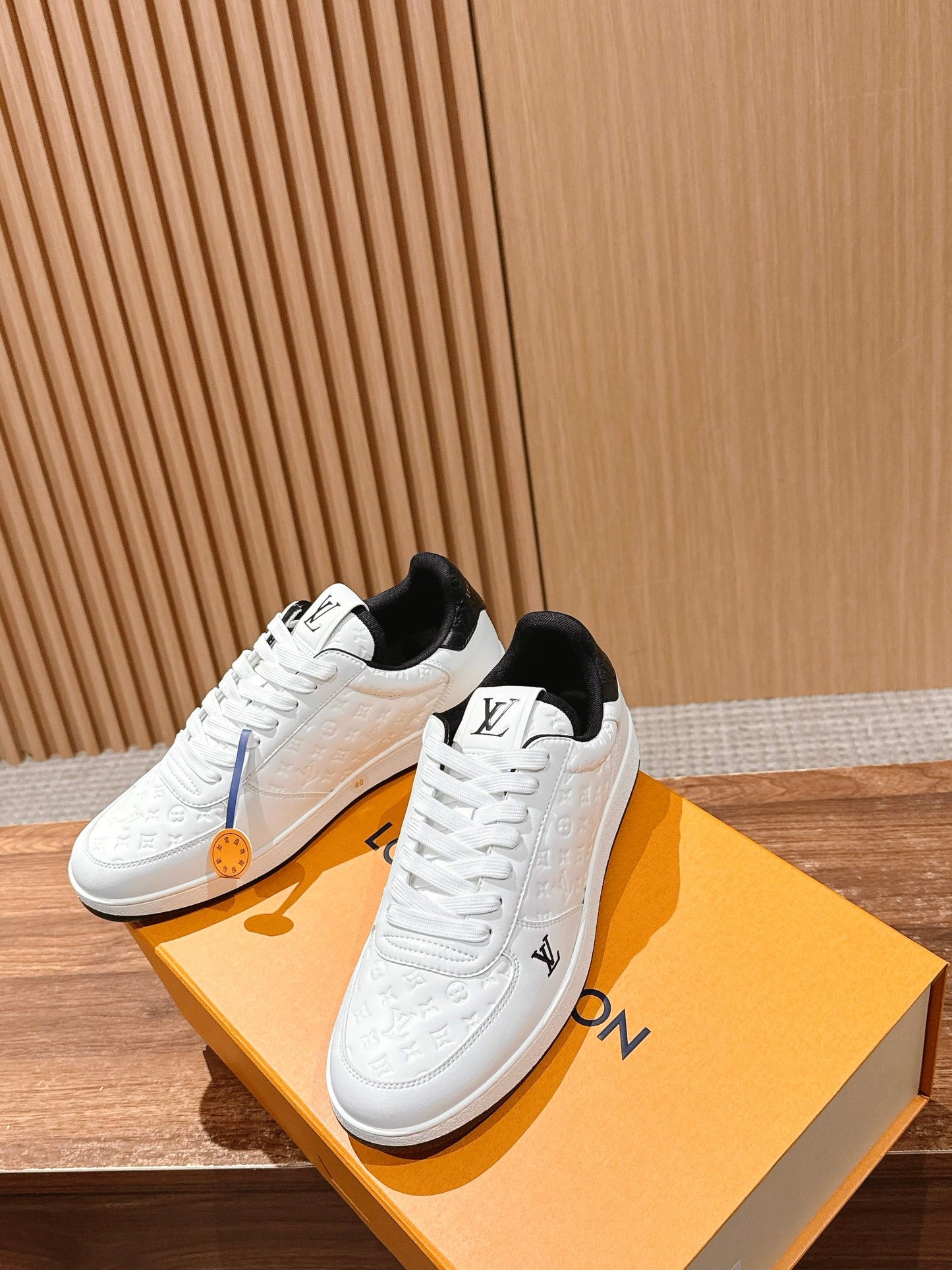 LV Rivoli, White with Black Tail